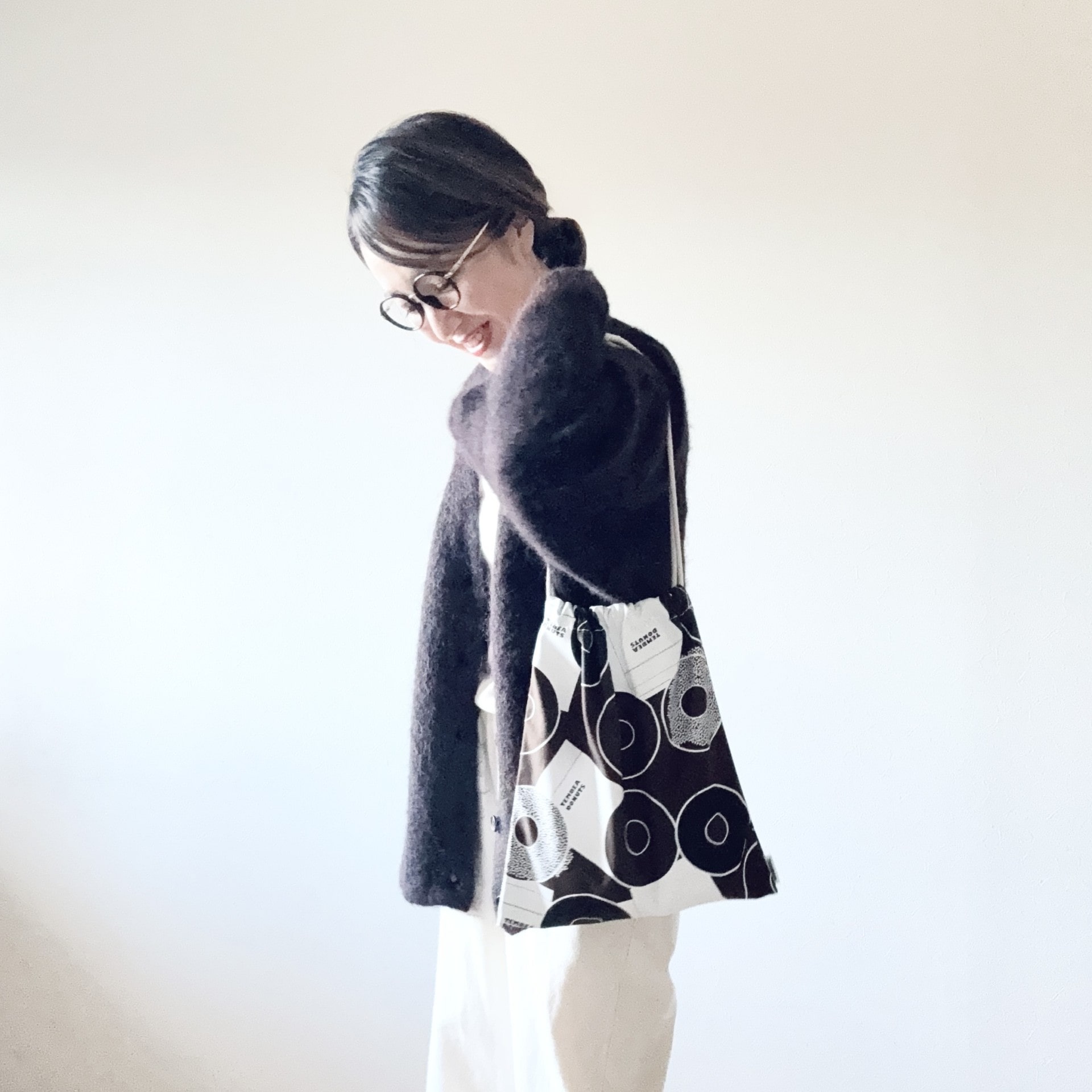 Spick and Span アルパカ混ニットカーディガン UNIQLO メリノクルーネックセーター
have a good day パンツ
TEMBEA 巾着 PRINT DONUTS