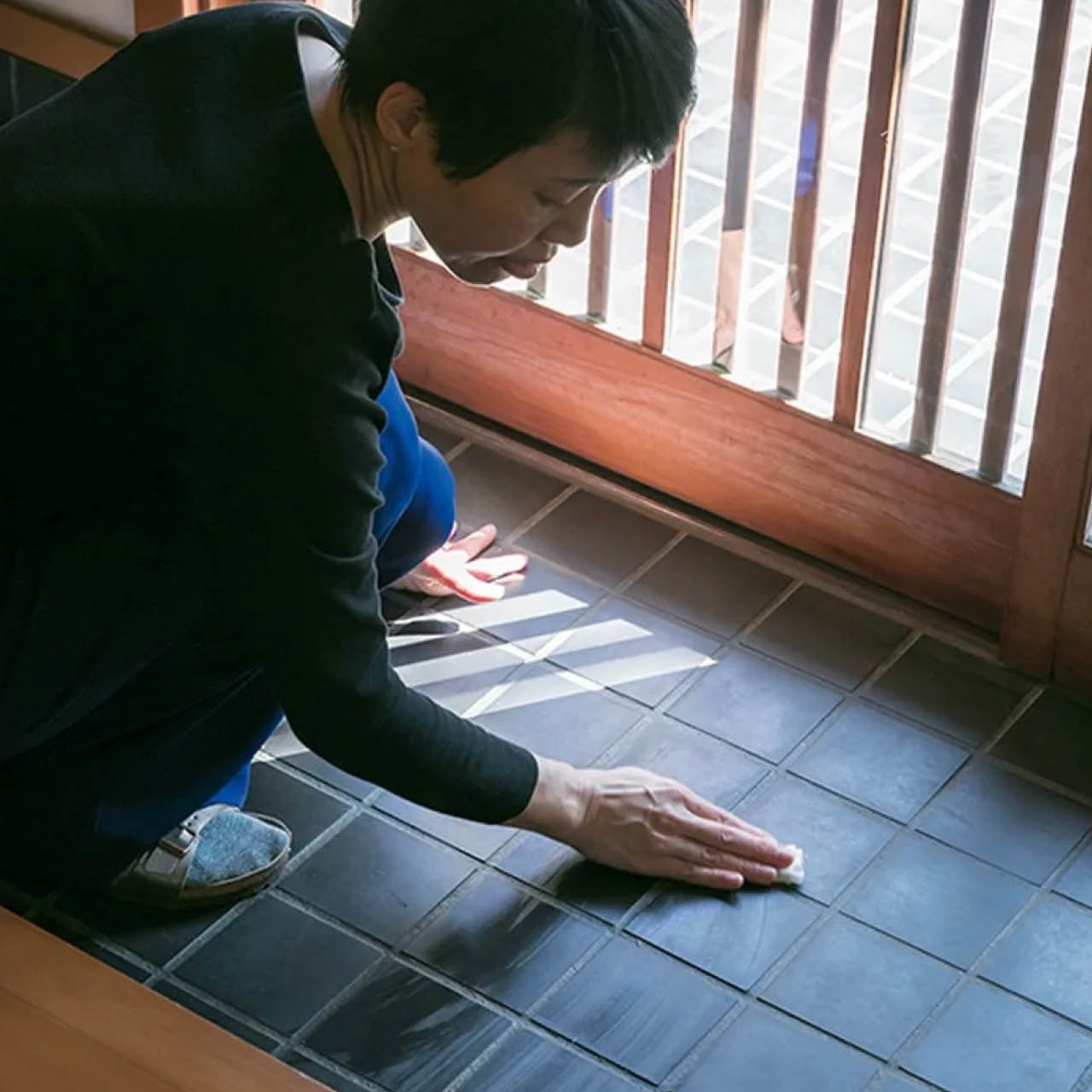 玄関は、週2回のゴミ出しの日に合わせて、ウエスでも拭き掃除をしているそう。