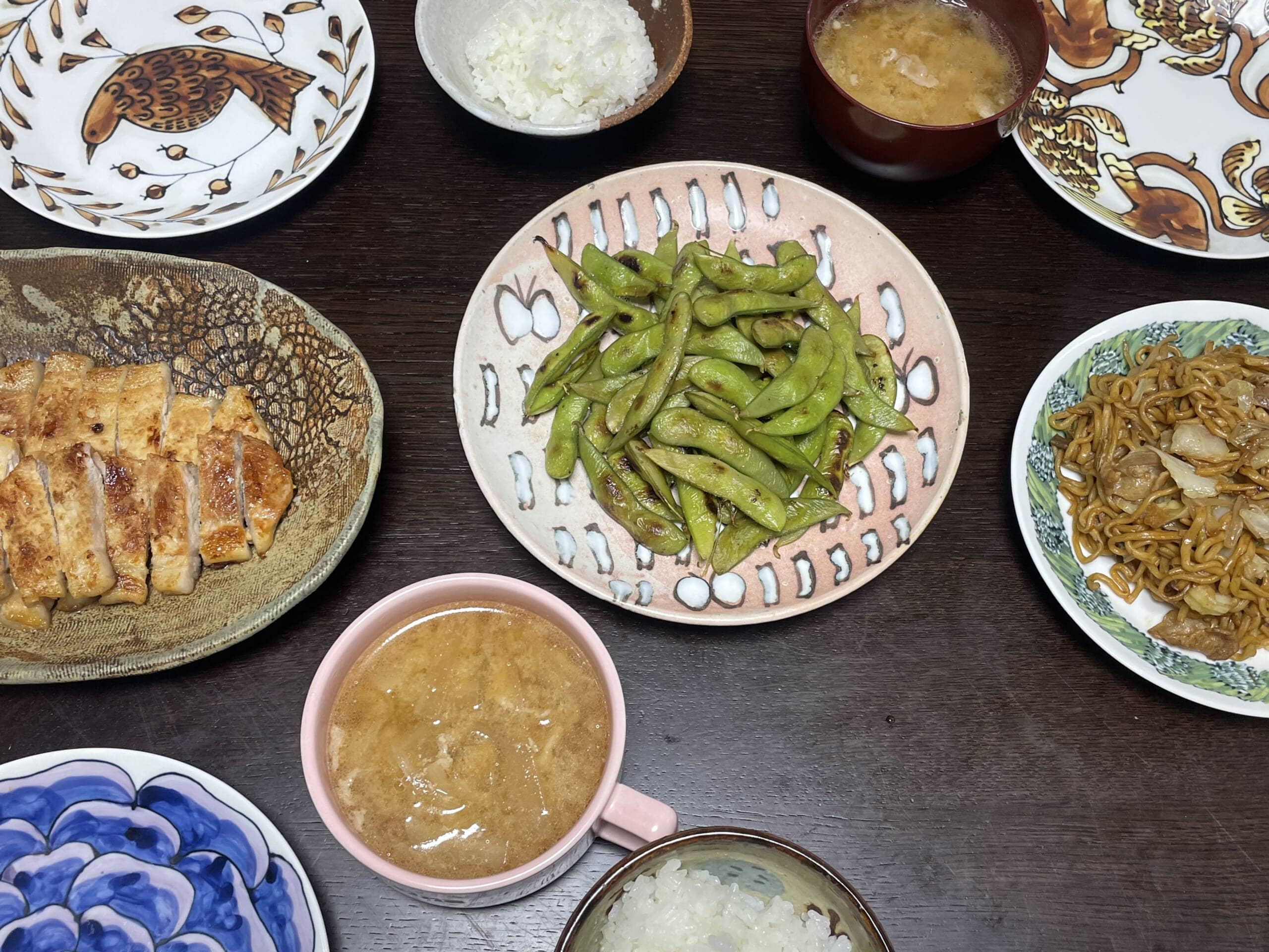 コウケンテツさんのレシピ「焼き枝豆」を40代主婦が作ってみた時の食卓写真