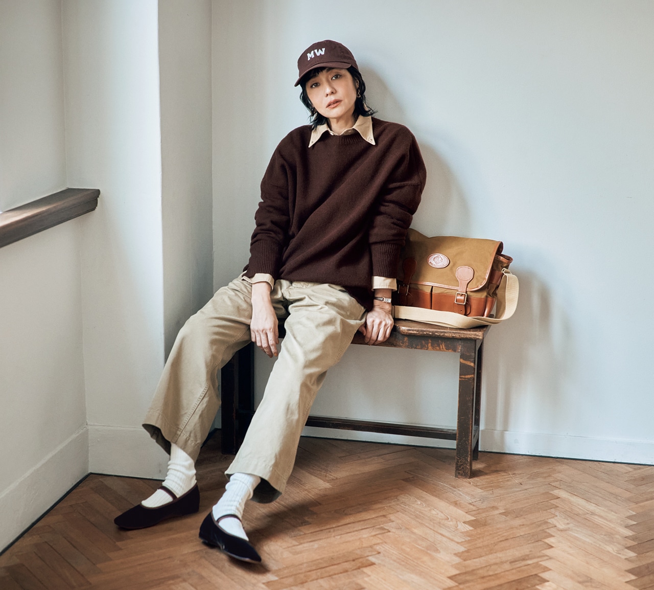 竹下玲奈さんのMY WEAKNESS(マイ ウィークネス)【洗える】MW Cap/MWキャップとLEE限定 12closet(トゥエルブクローゼット)【洗える】【福田麻琴さんコラボ】クルーネックホールガーメントニットとLEE限定 Oblada(オブラダ)OBLADA MARY JANE(VELOR)のコーデ