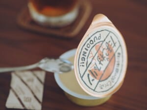 秋川牧園のたまご村プリンとスプーン