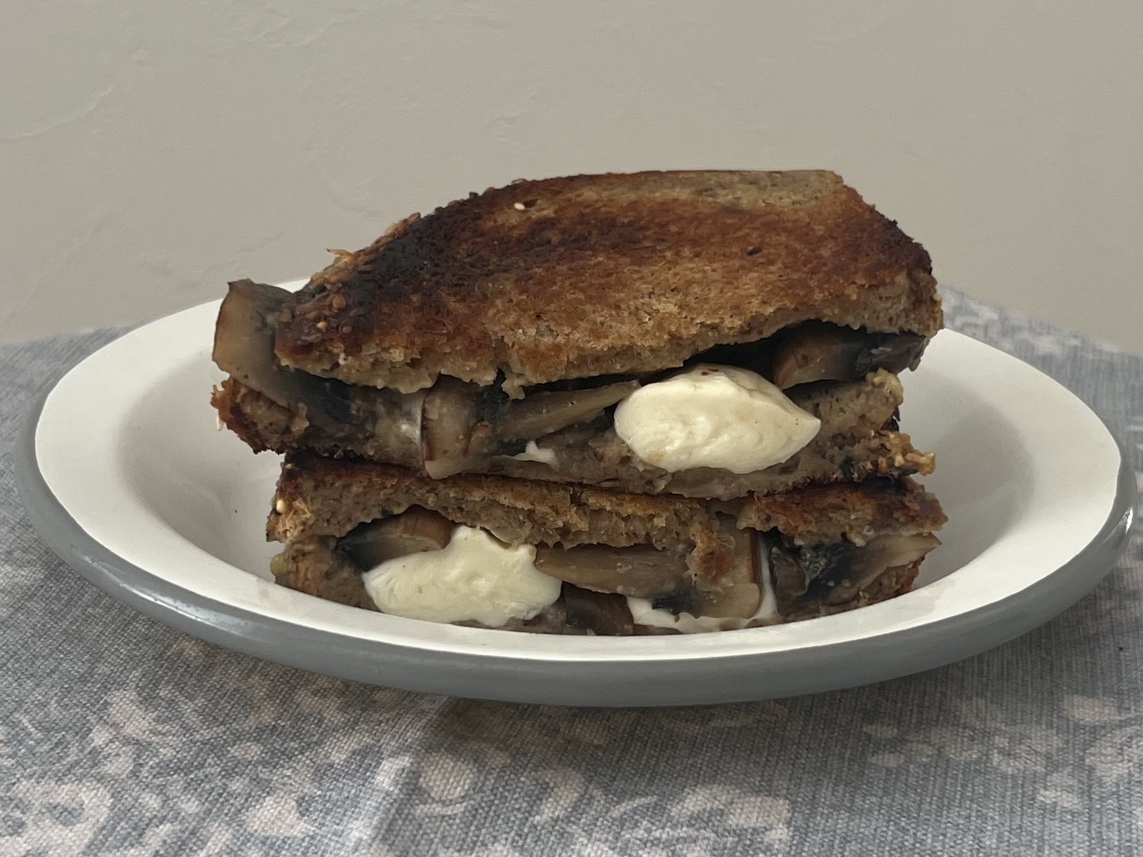 【LEEレシピ】馬田草織さんの「マッシュルームホットサンド」は週末ブランチにぴったり♡ TB icoco