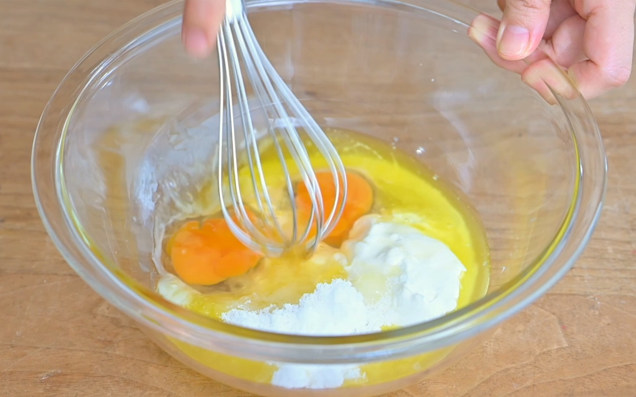 Ａの材料をボウルにすべて入れ、