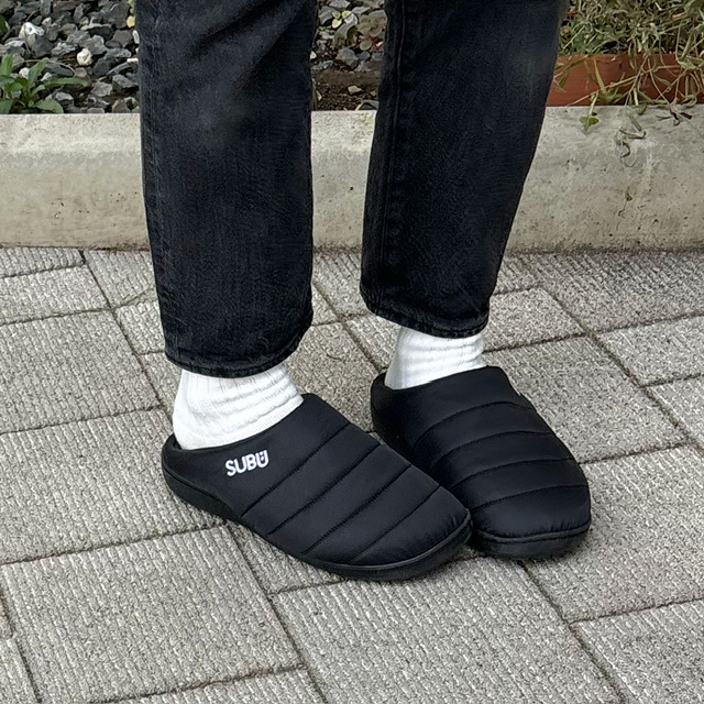 冬用サンダルSUBU（スブ）を着用している写真