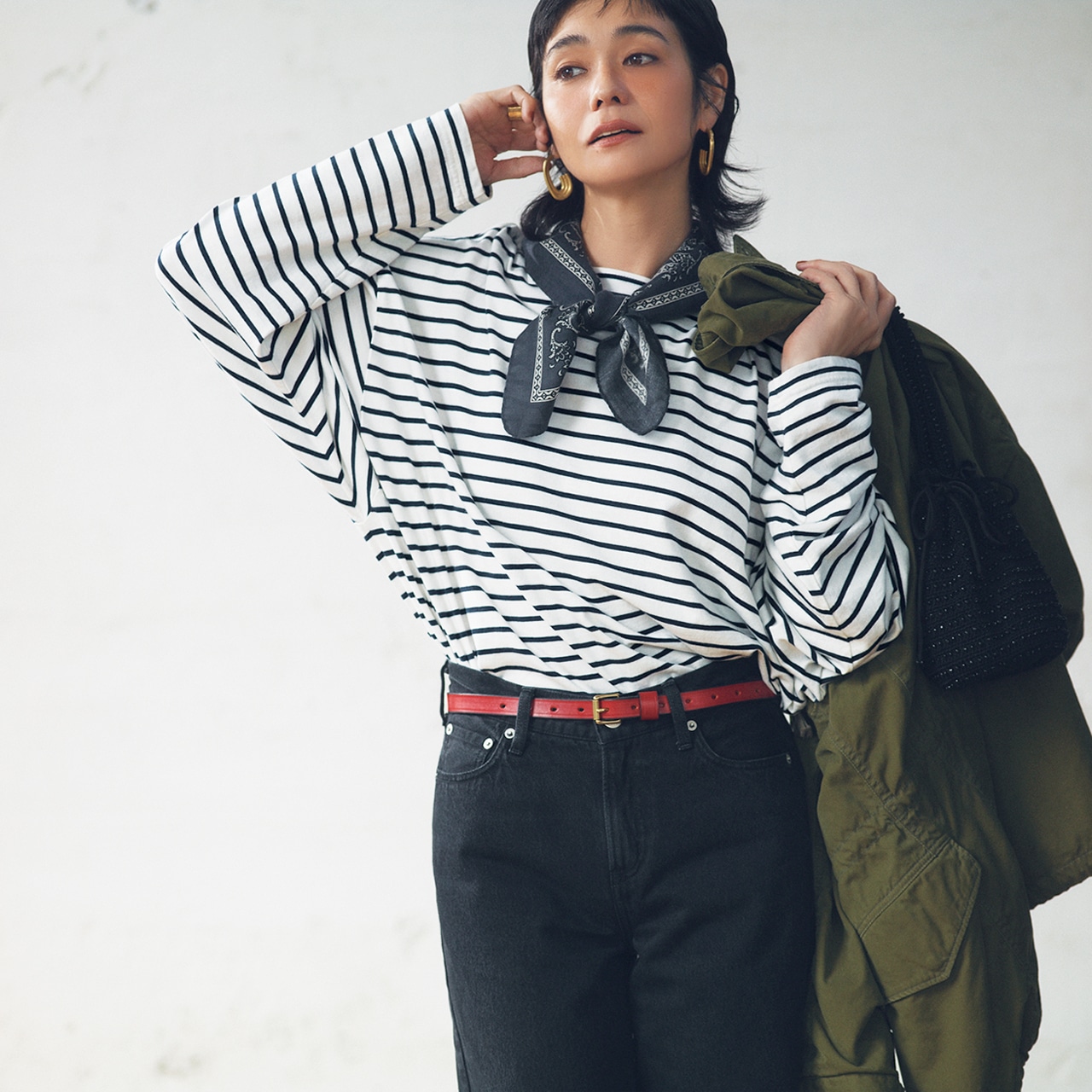 【Martin Faizey（マーティン フェイジー）】の赤レザーベルト コーデ 竹下玲奈さん