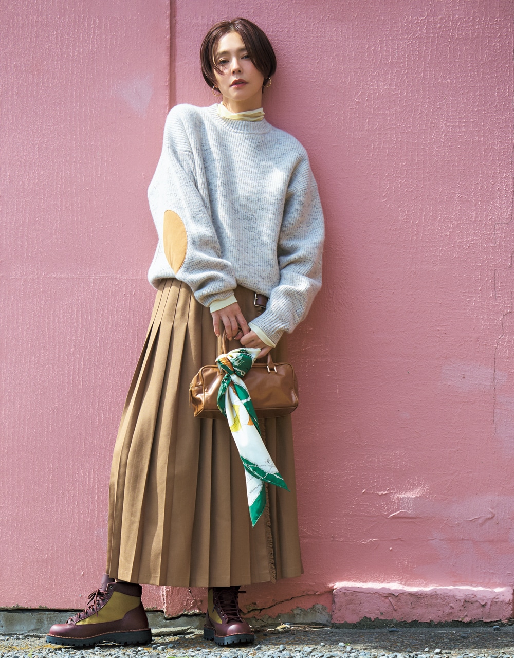 正統派キルトスカートに山ブーツ。一気に旬感が高まるテイストMIX コーデ 浅見れいなさん