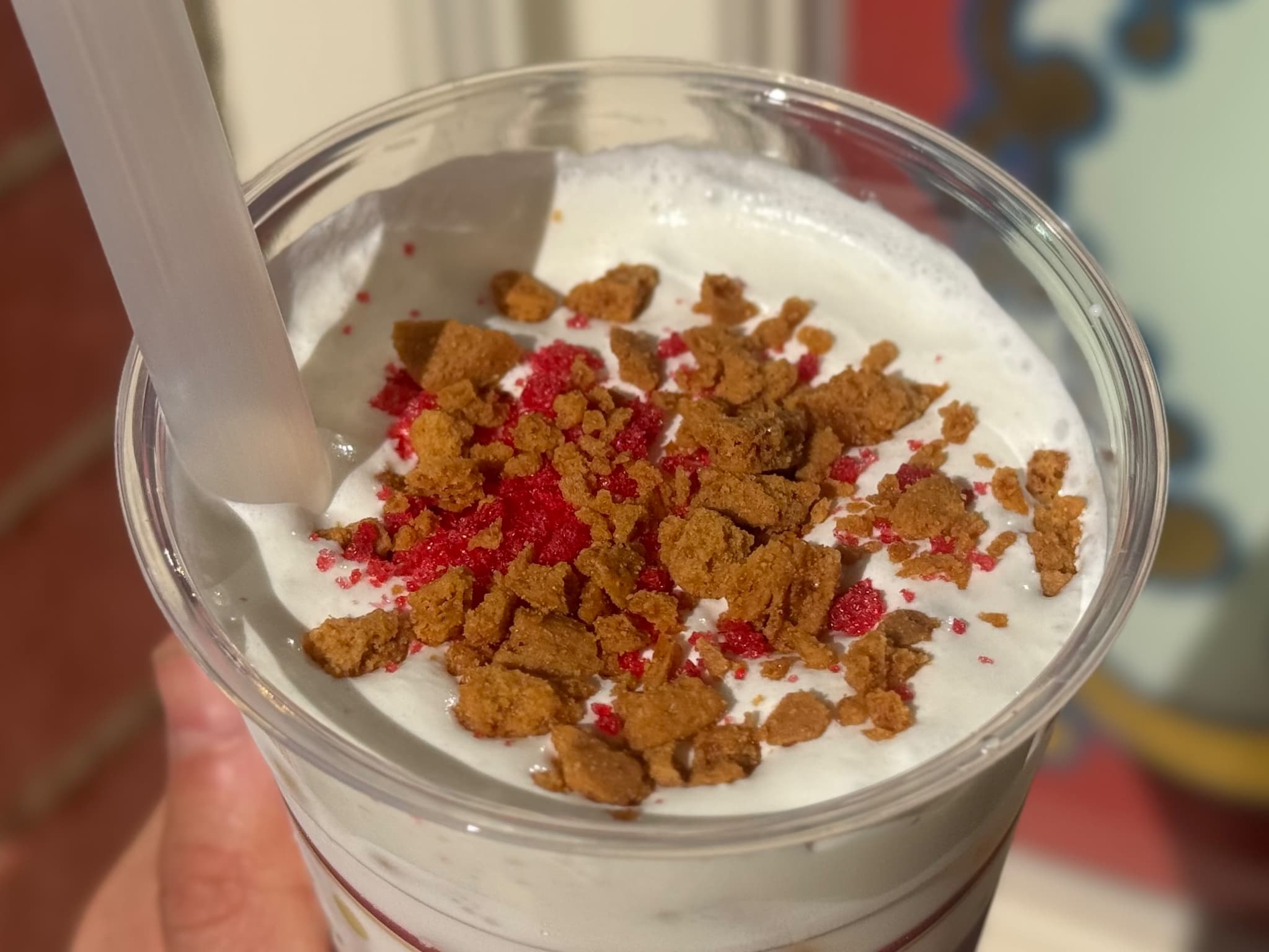 ディズニークリスマスメニュー「スペシャルドリンク（苺ミルク）」トッピング
