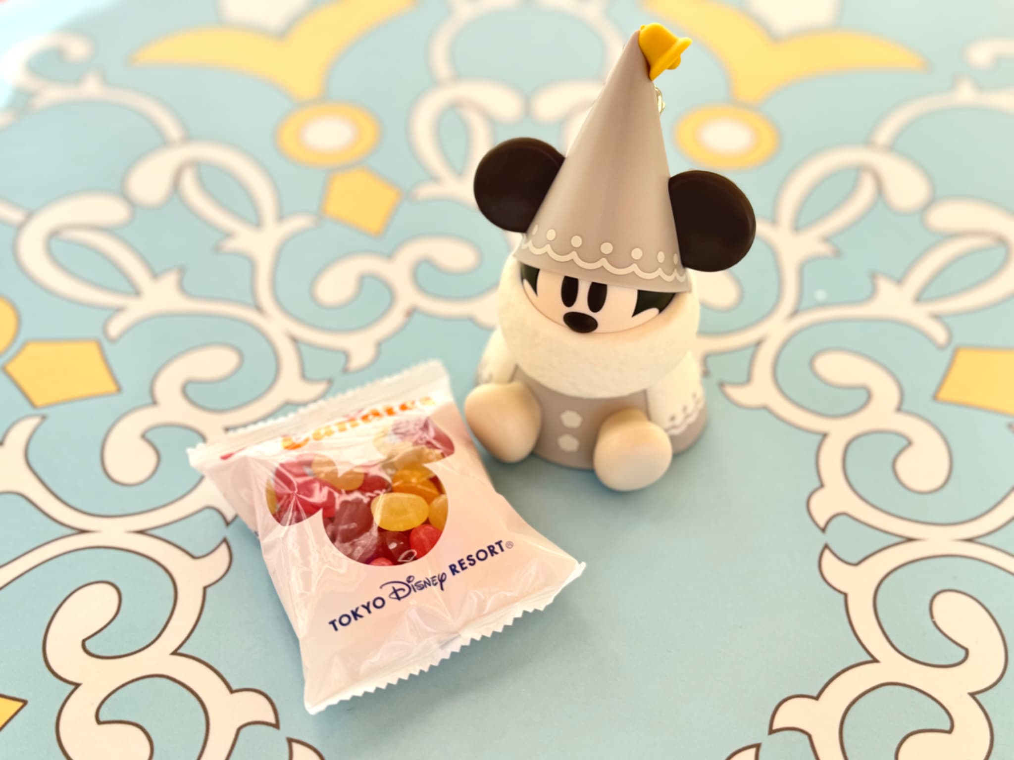 ディズニークリスマスグルメ、リルリンリン グレー「グミキャンディー、ミニスナックケース付き」 