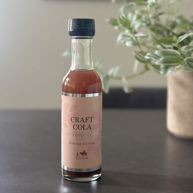 ルピシアの「オリジナル クラフトコーラ フェミナン」ローズヒップ＆シトラス