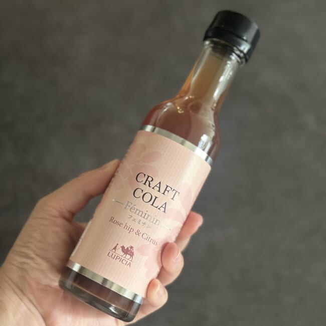 ルピシアの「オリジナル クラフトコーラ フェミナン」ローズヒップ＆シトラス