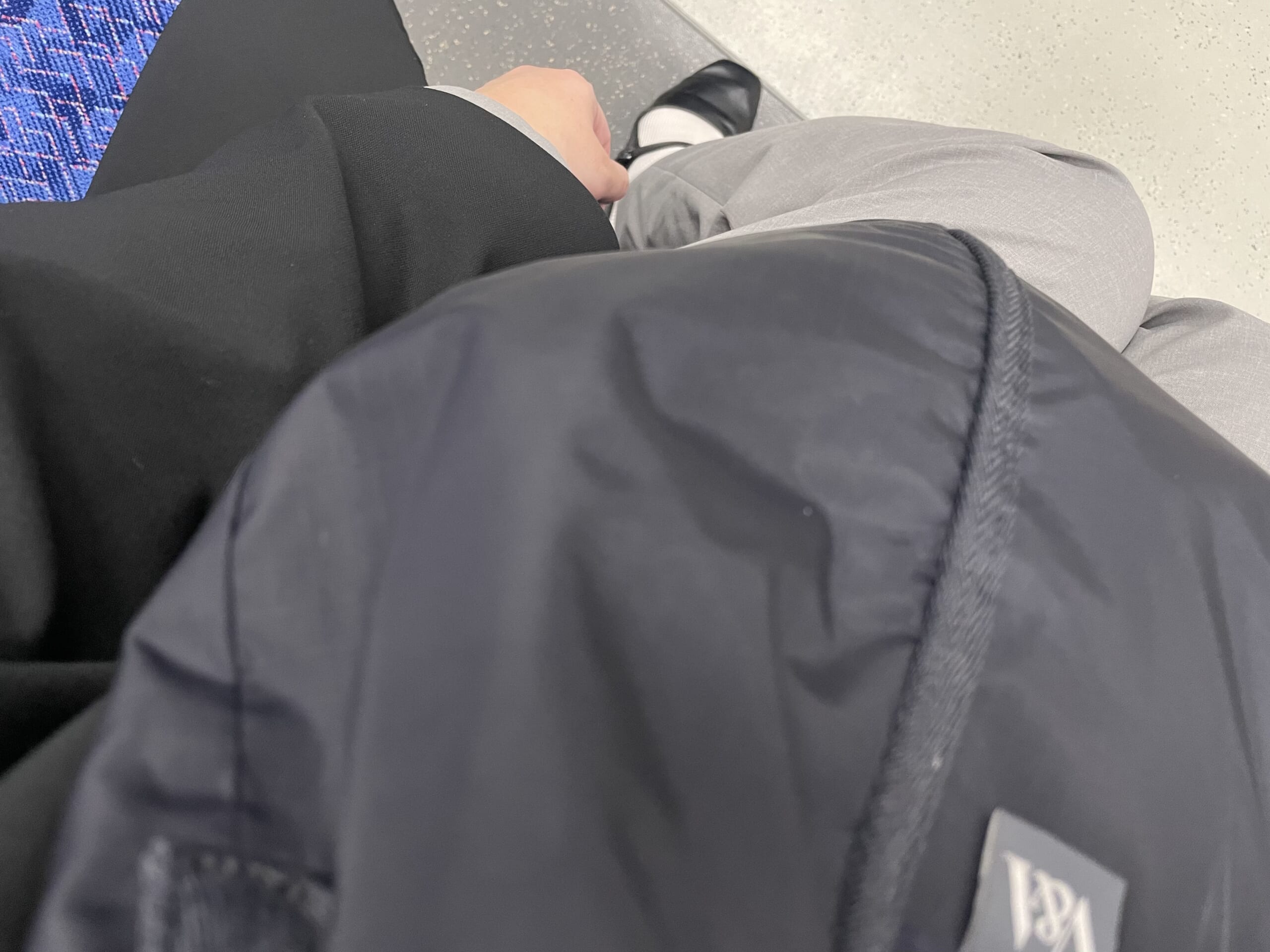 40代女性の2025年11月上旬の通勤コーデ、足元写真4