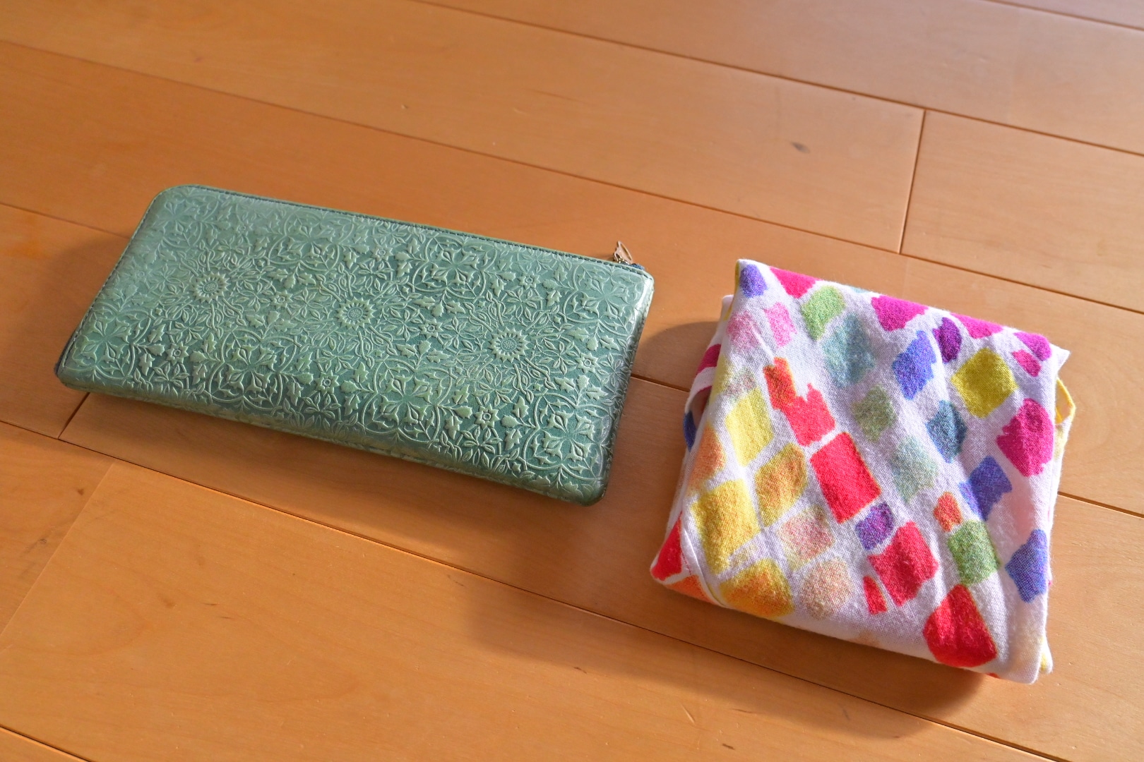 財布とエコバッグ