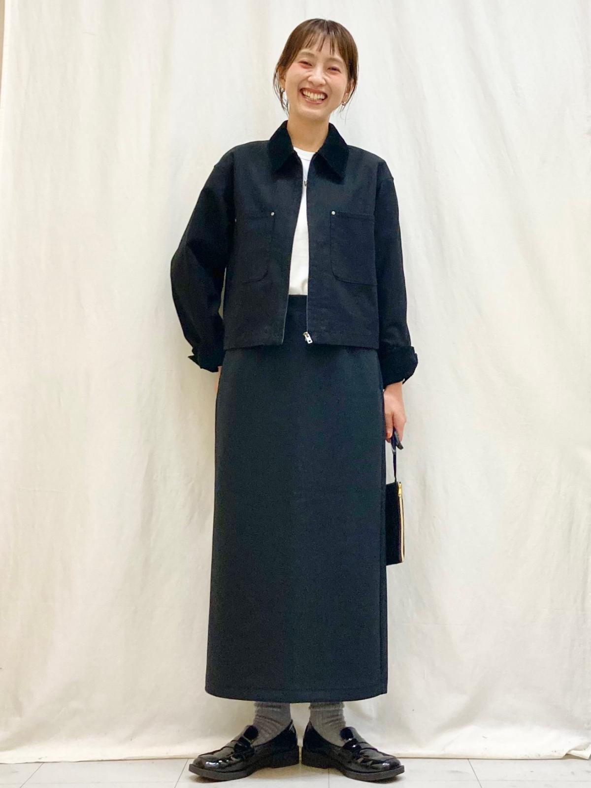 ジップアップショートジャケットを使ったスカートコーデ