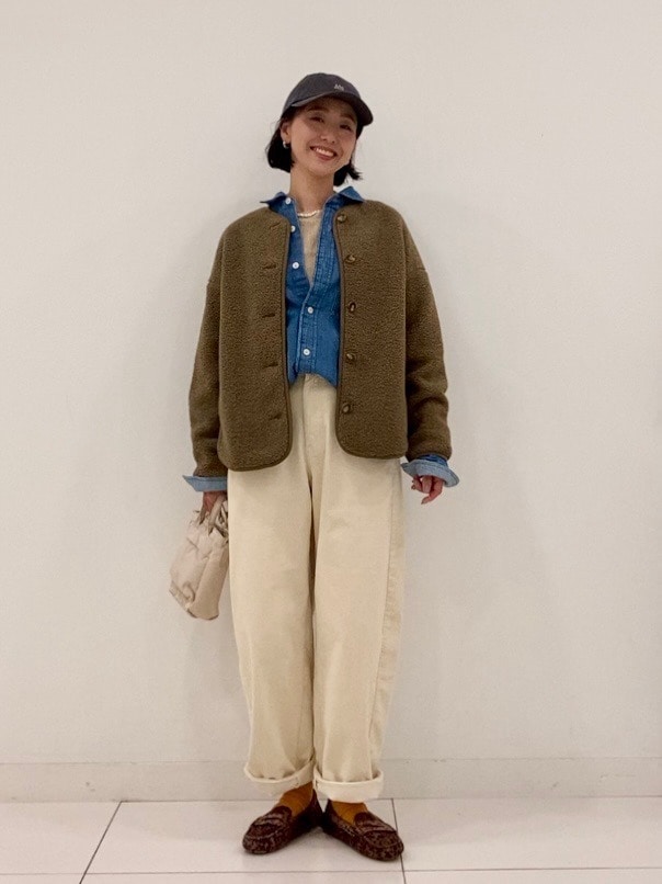 ボアフリースリラックスカーディガンのオリーブを使ったコーデ