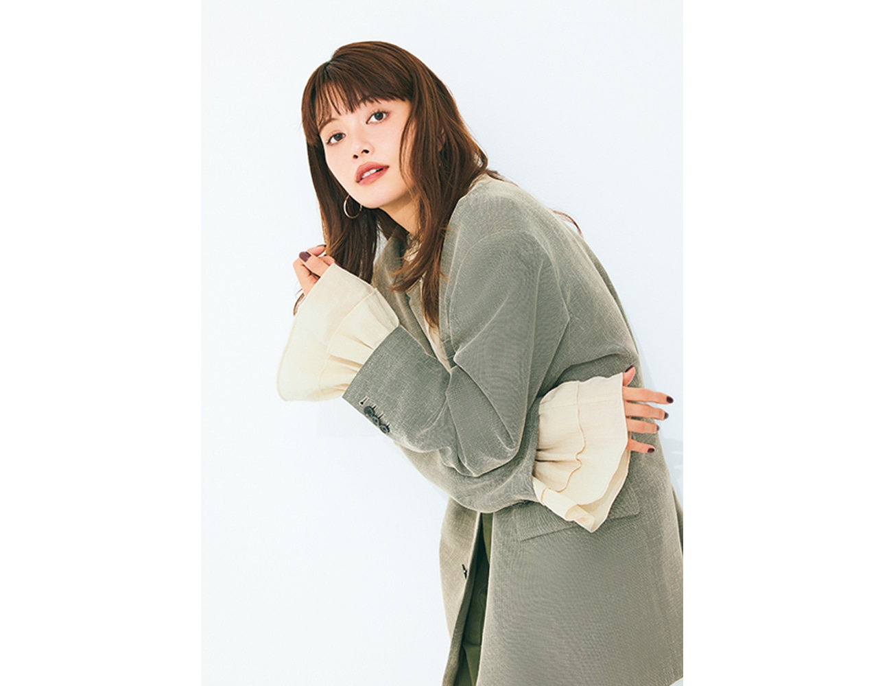 ジャケットとのギャップが決め手 コーデ 垣内彩未さん