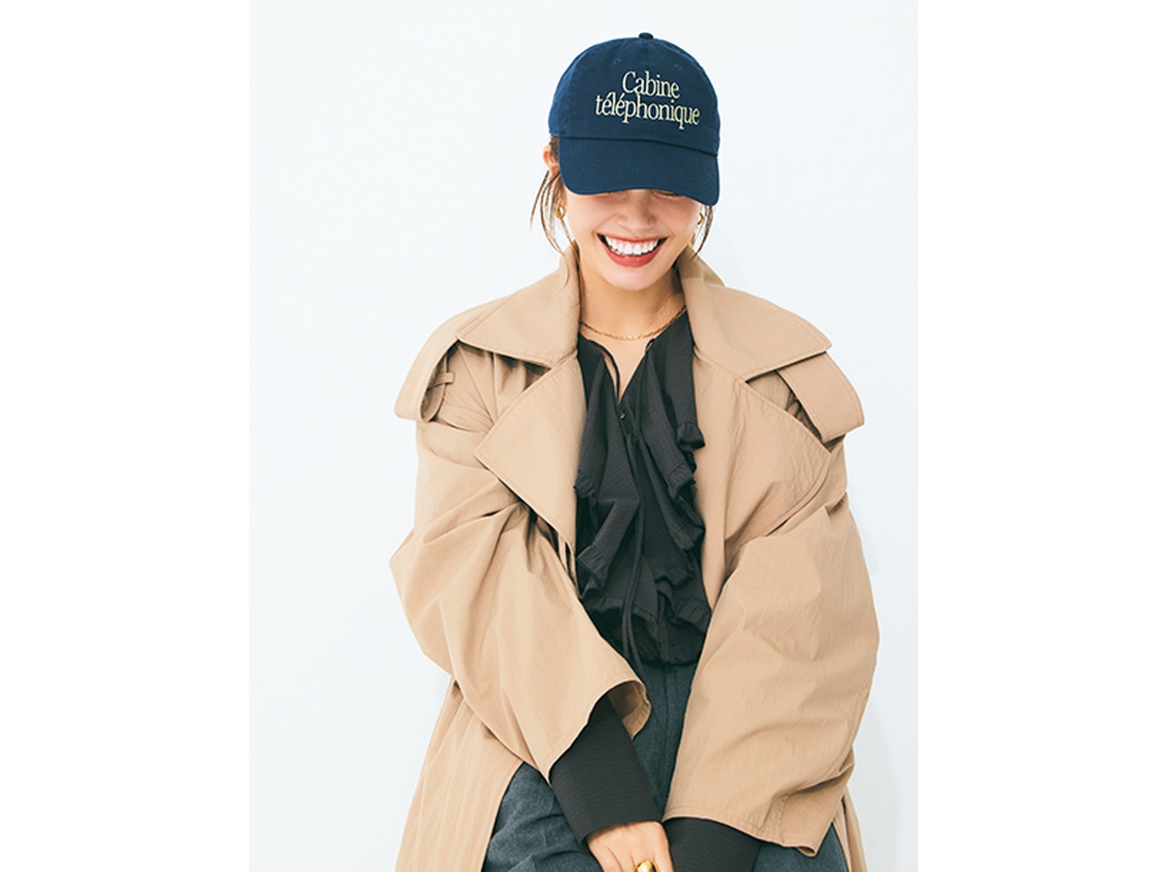 キャップを被ったコーデ 垣内彩未さん