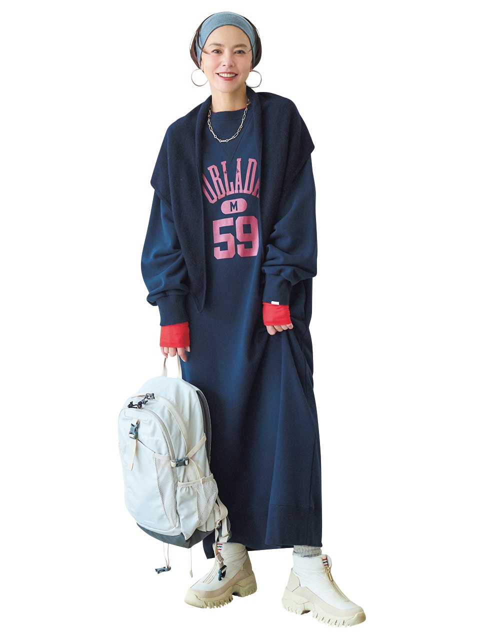 雨や汚れに強いウインターブーツこそ、軽やか見えする淡色を選んでみるのも手 コーデ 浅見れいなさん