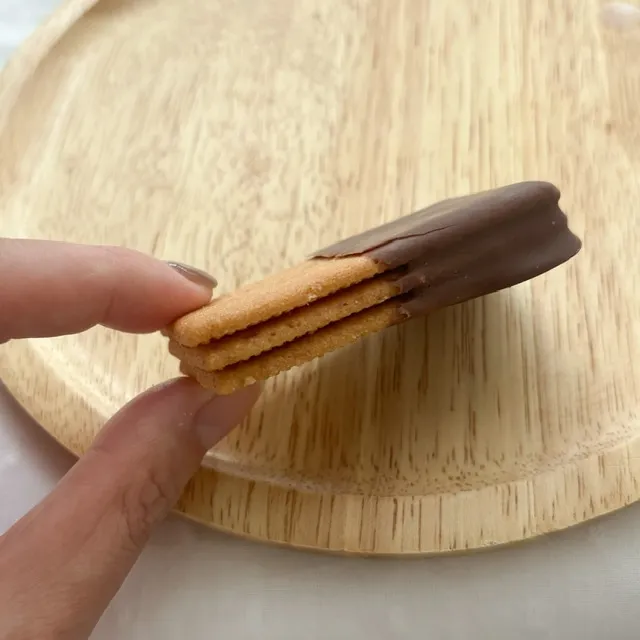 札幌農学校「開拓の詩 三枚重ねチョコがけクッキー」中身