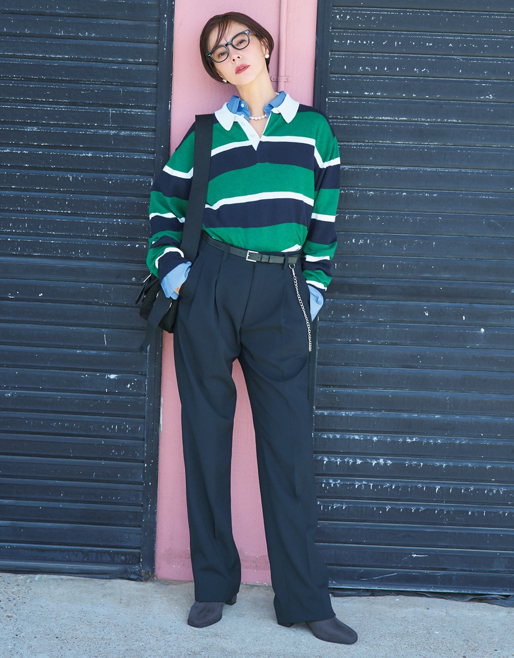 パンプスよりもクールでおじ靴よりフェミニンな絶妙さがパンツと好相性! コーデ 浅見れいなさん