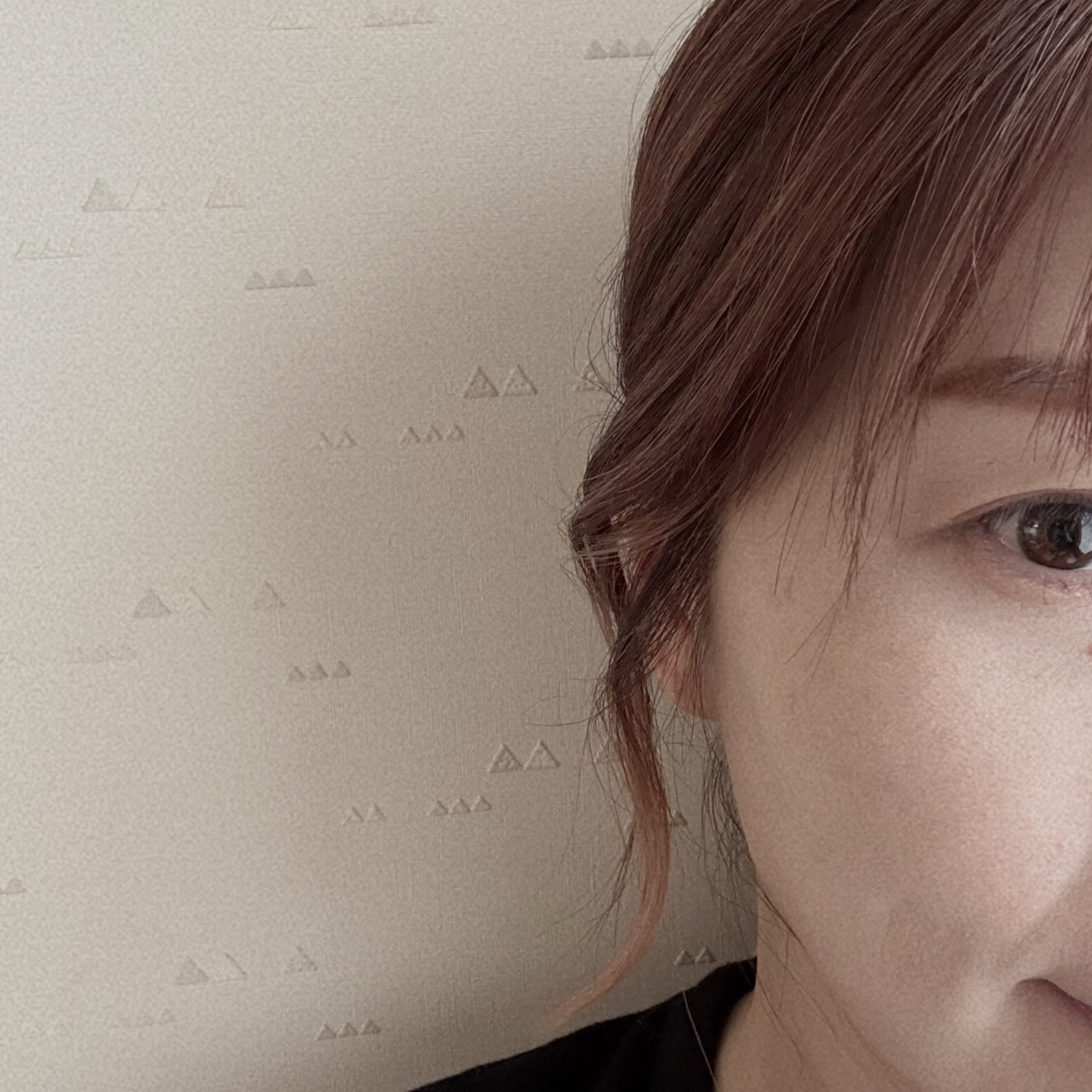 ピンクのイヤリングカラー