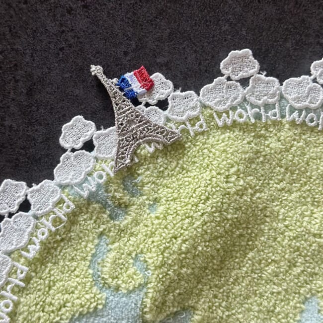 近沢レースのタオルハンカチ「世界旅行」