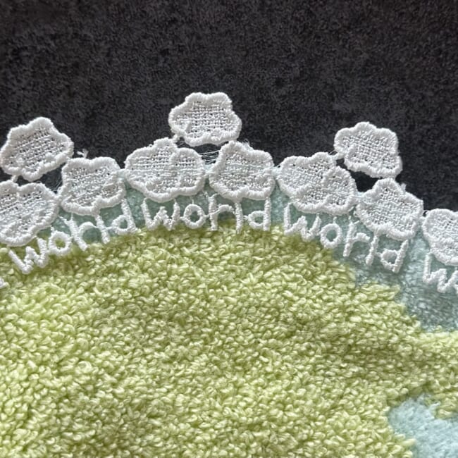 近沢レースのタオルハンカチ「世界旅行」