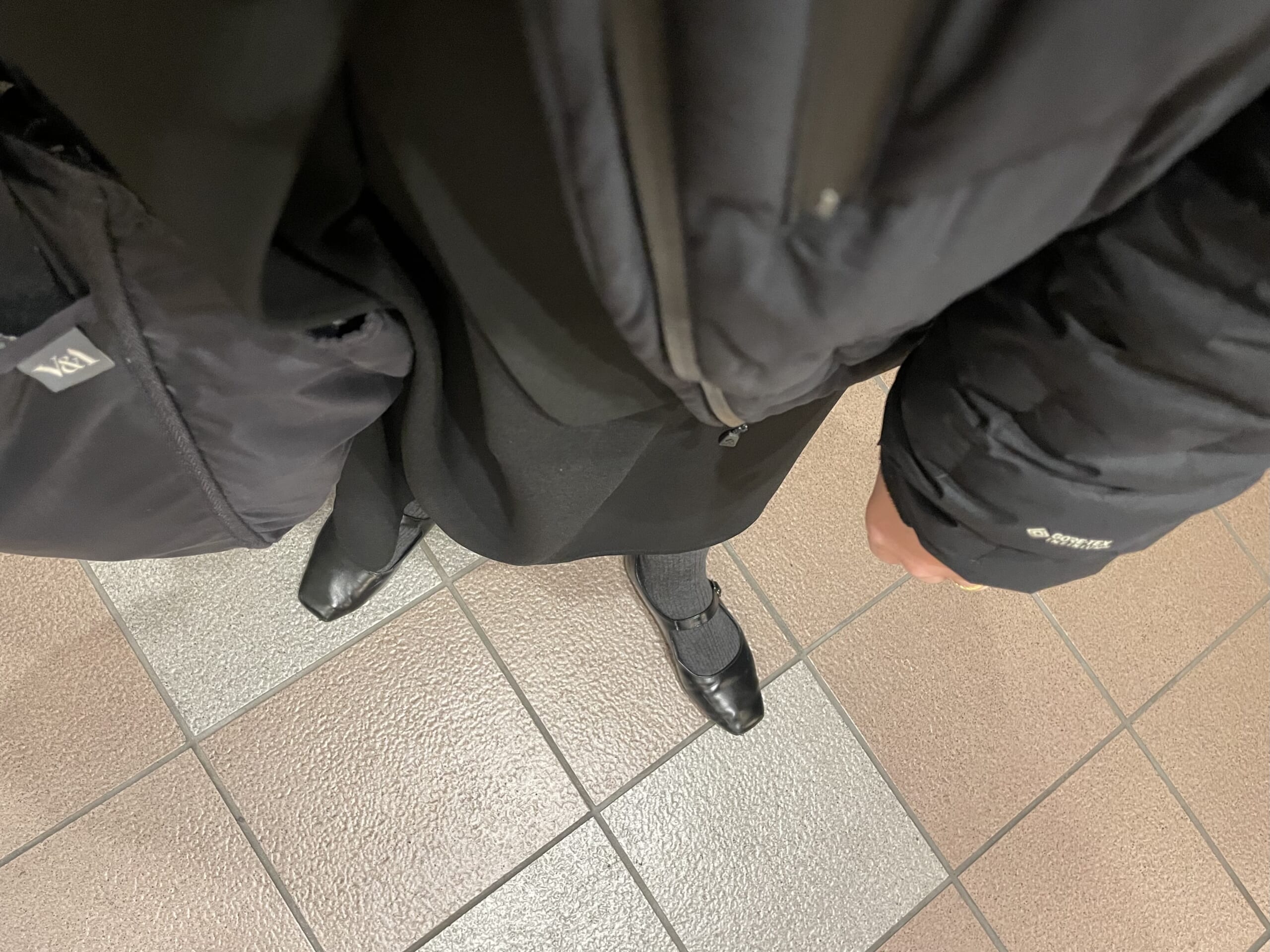 40代女性の2025年11月中旬コーデ、足元写真4