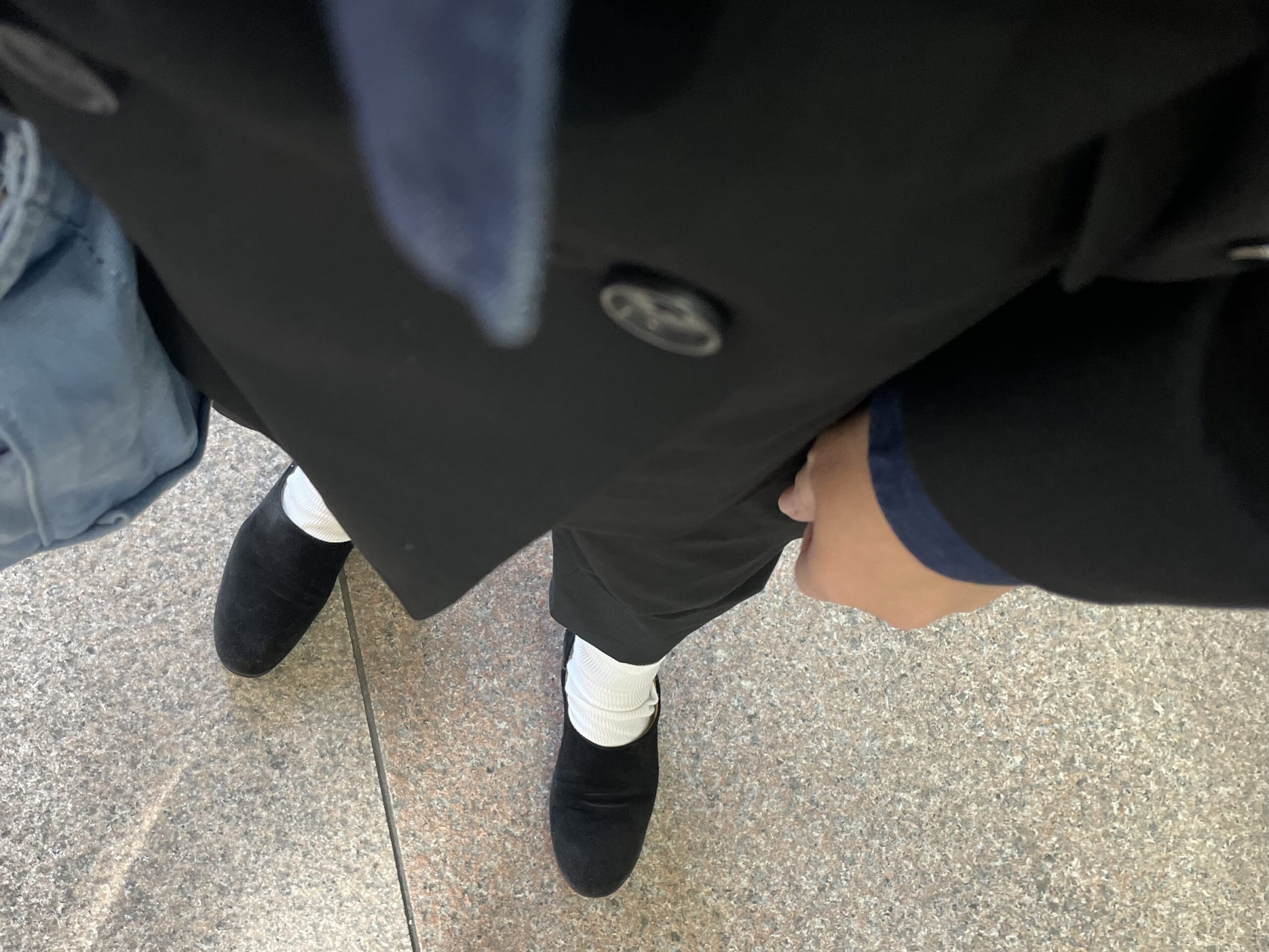 40代女性の2025年11月中旬コーデ、足元写真5