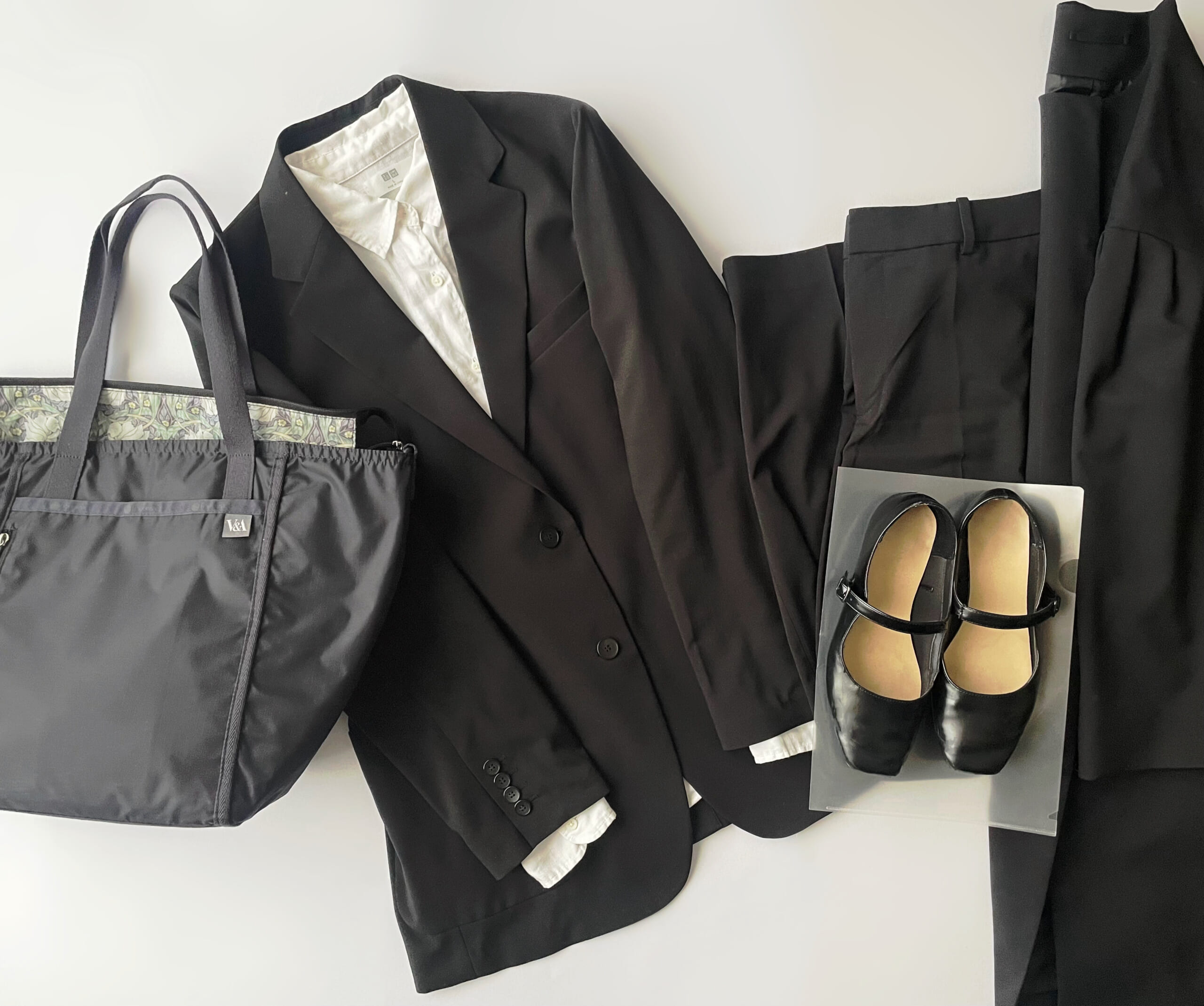 40代女性の2025年11月中旬コーデ、フラットレイ画像3