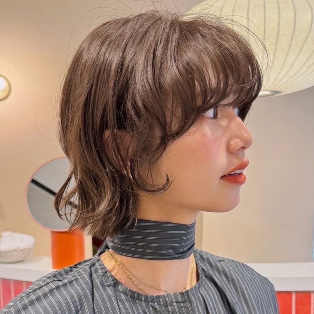 ニュアンスパーマでふんわり、首元はスッキリ見えるパーマボブ アザーカット01