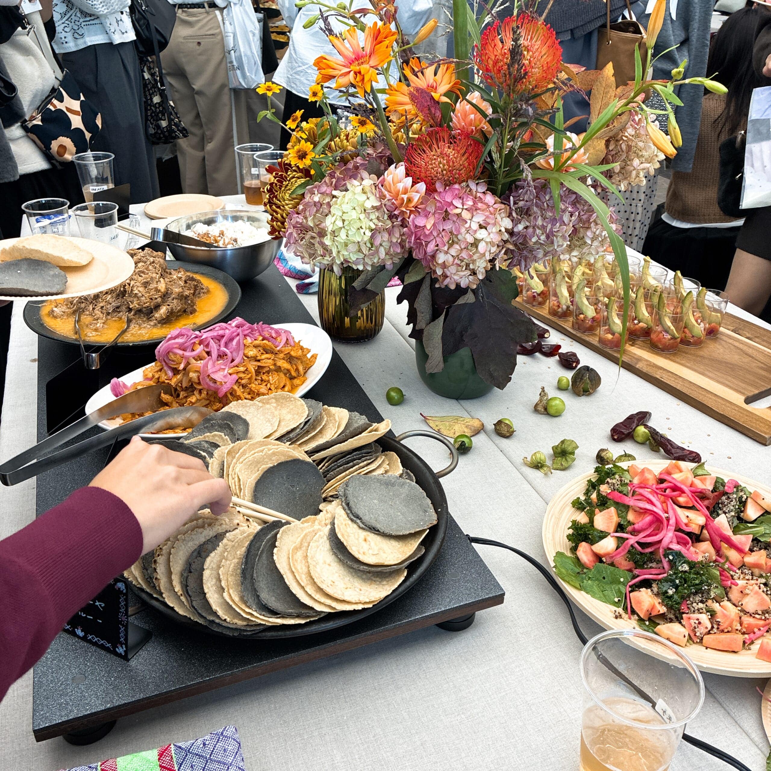 LEE100人隊　LEEキャラクター　パーティー　テーブル　フィンガーフード　ケータリング