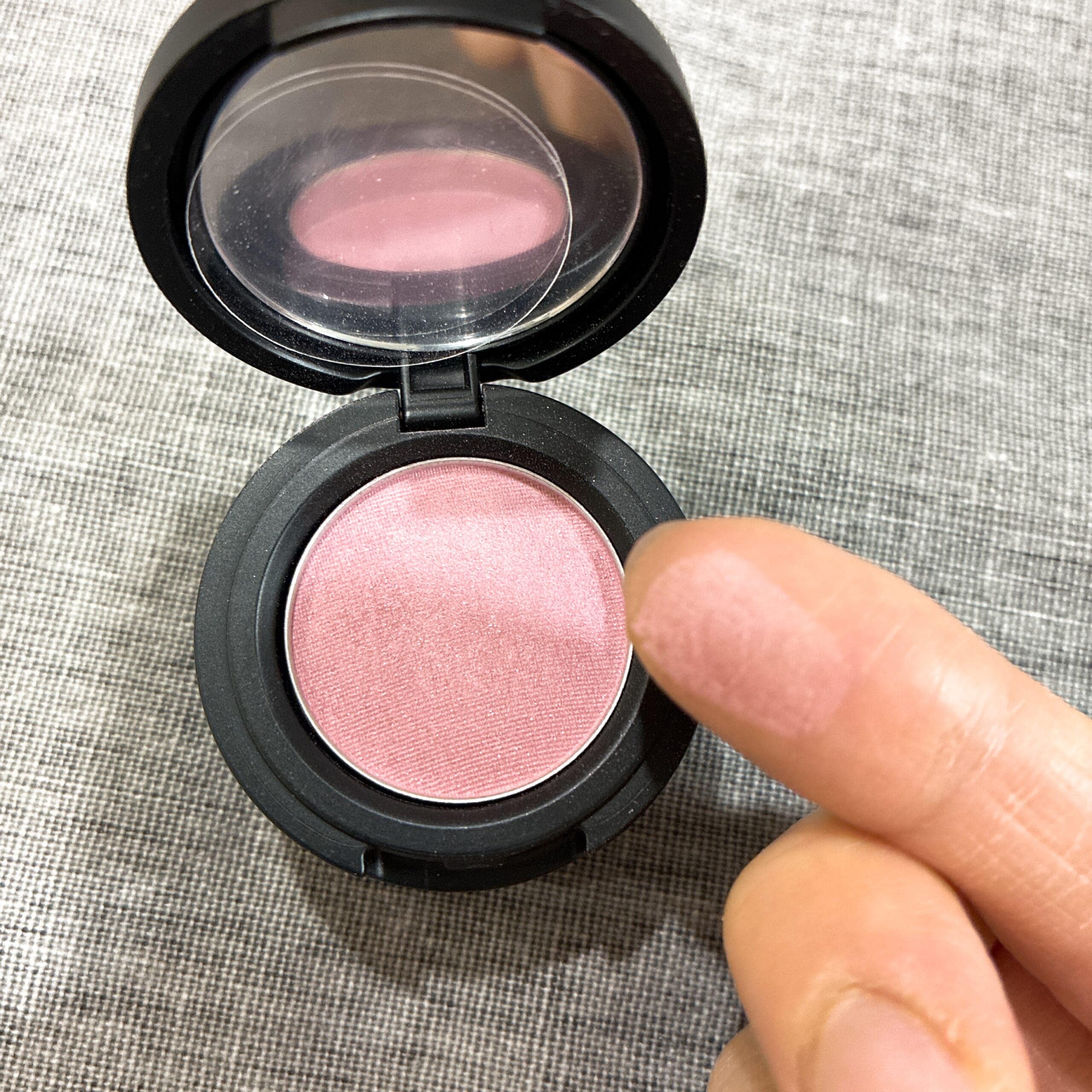 Lekarka　イルミネイトマルチ　チーク　フェイスパウダー　ヘアファンデーション