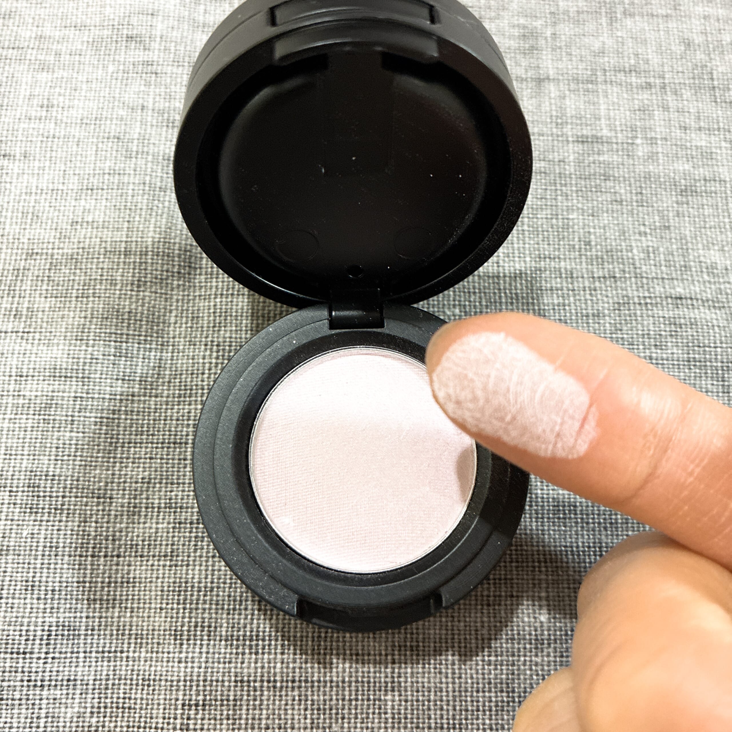 Lekarka　イルミネイトマルチ　チーク　フェイスパウダー　ヘアファンデーション