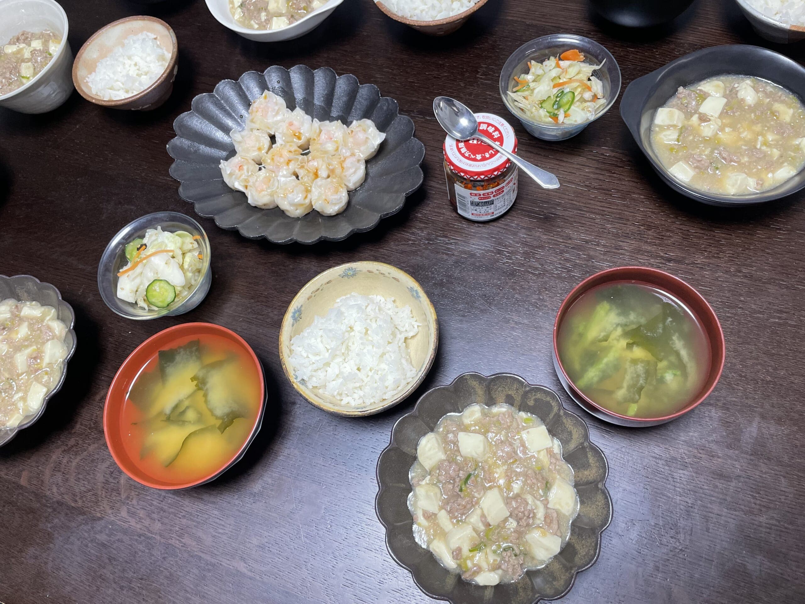 コウケンテツさんのレシピ「辛くない麻婆豆腐」が並んだ食卓写真