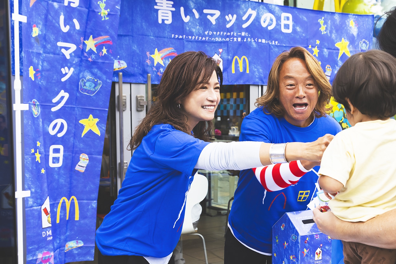 北澤夫妻が「マクドナルド 中野セントラルパーク店」で募金活動を行いました