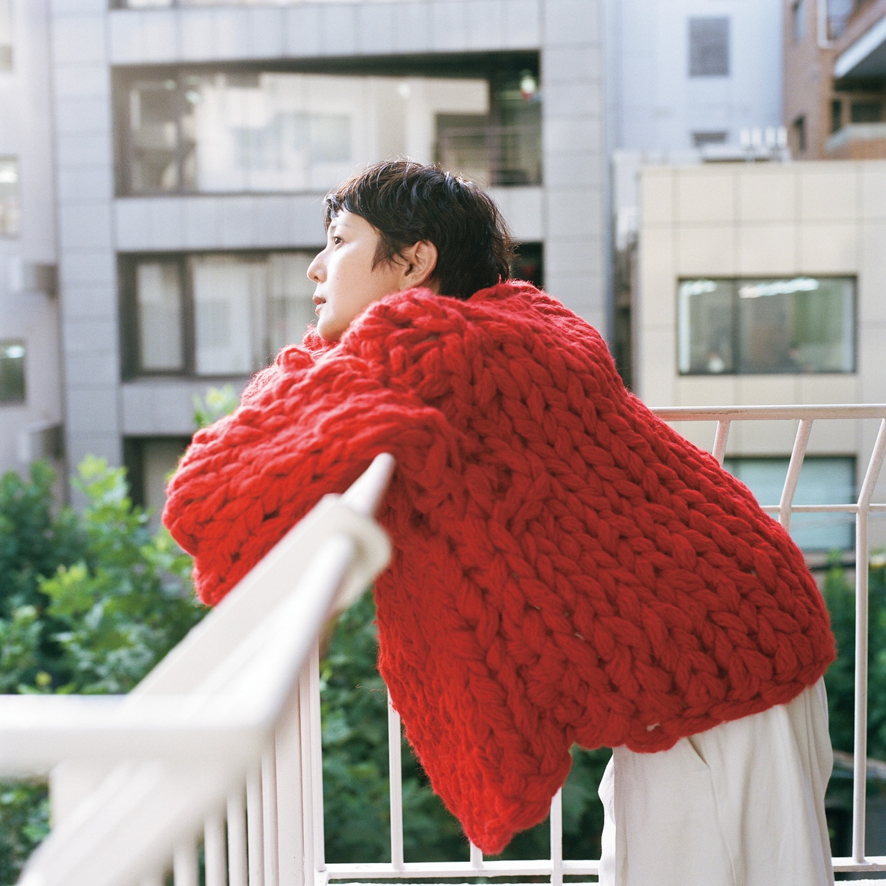 おしゃれは“自由でいいのだ”と心を解放してくれるおおらかなニット