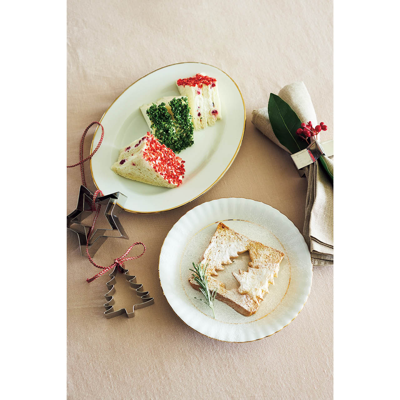 食パンの軽食でも、手軽にかわいくクリスマスデコレーションを