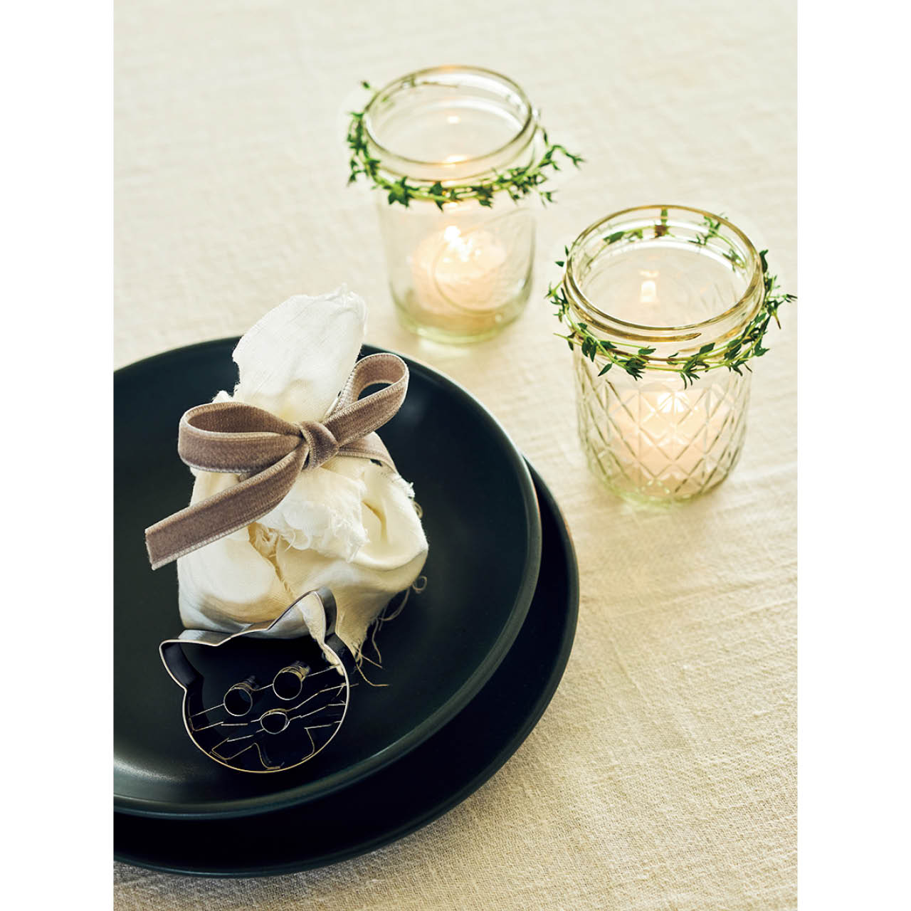 ゲストの一皿目にプチギフトを。キャンドルホルダーも飾りつけ！