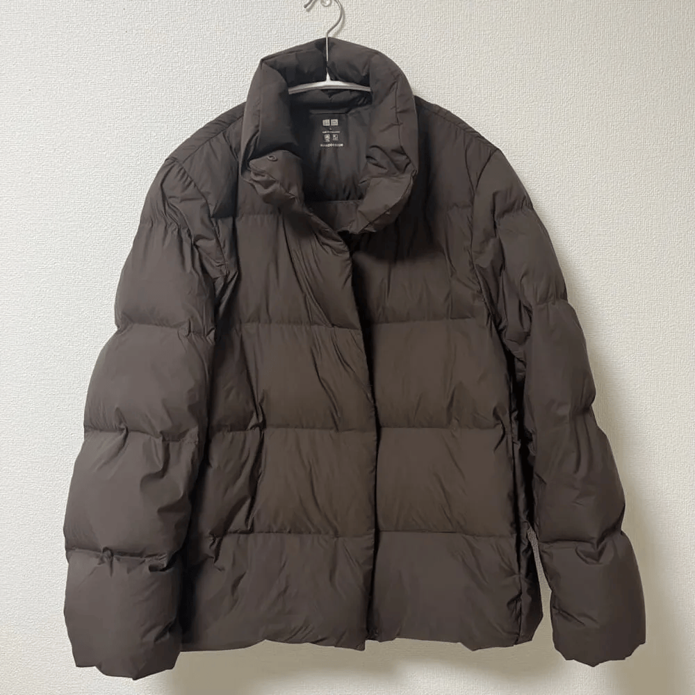 ユニクロ　パウダーソフトダウンジャケット（37 BROWN・9990円）
