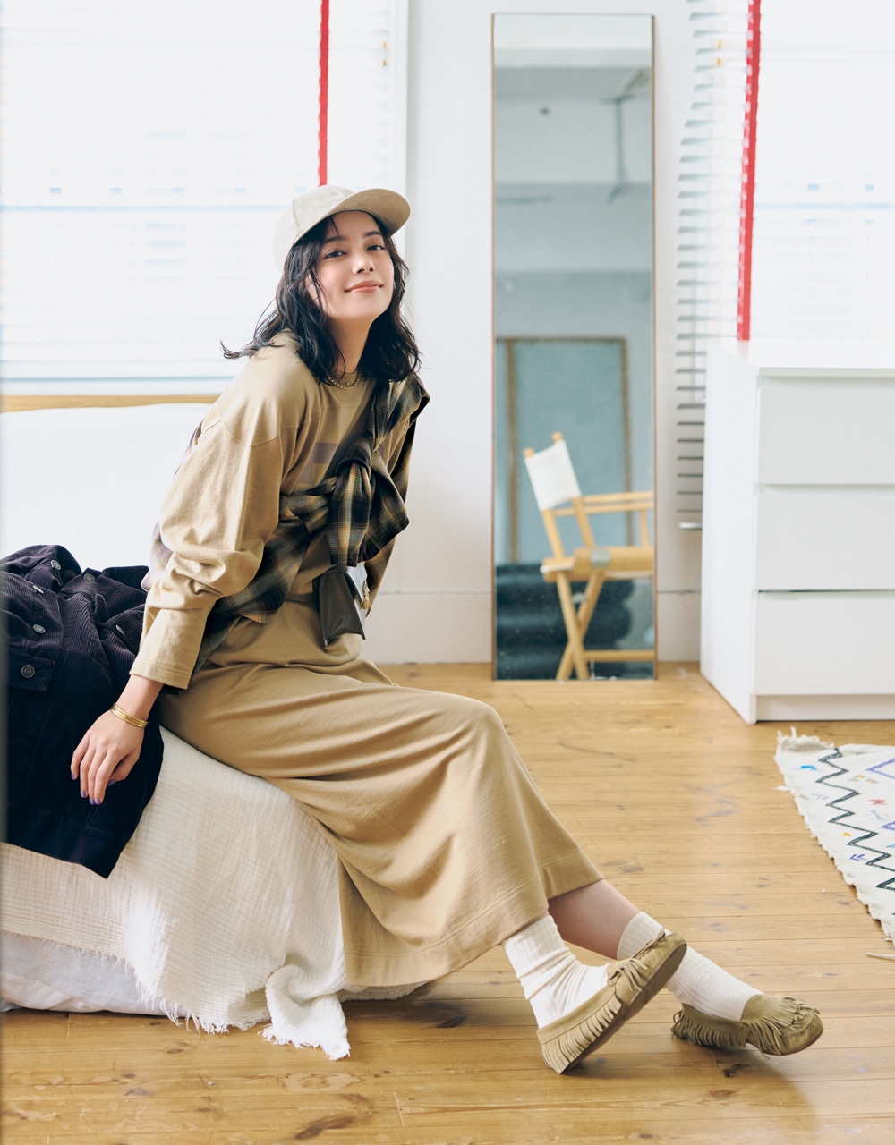 チェックシャツを【たすき巻き】できかせる 岸本セシルさん