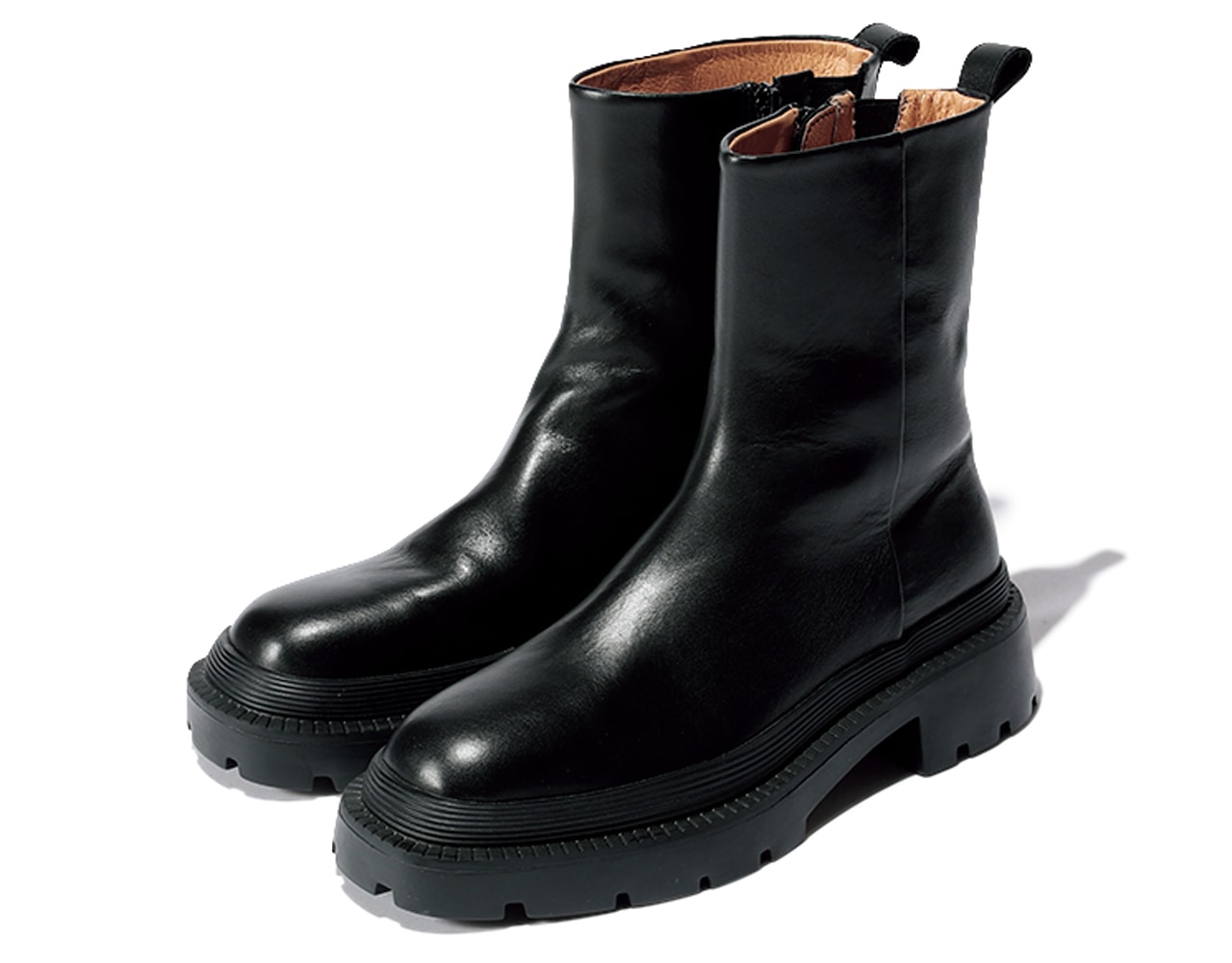 【ATELIER BRUGGE(アトリエブルージュ)】の黒ショートブーツ ¥25300