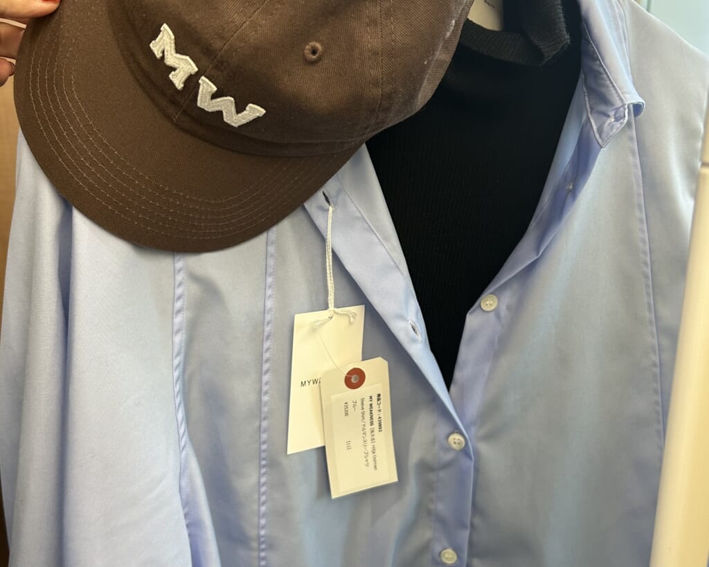 ともさかりえさん着用MY WEAKNESS (マイ ウィークネス)シャツとキャップ紹介