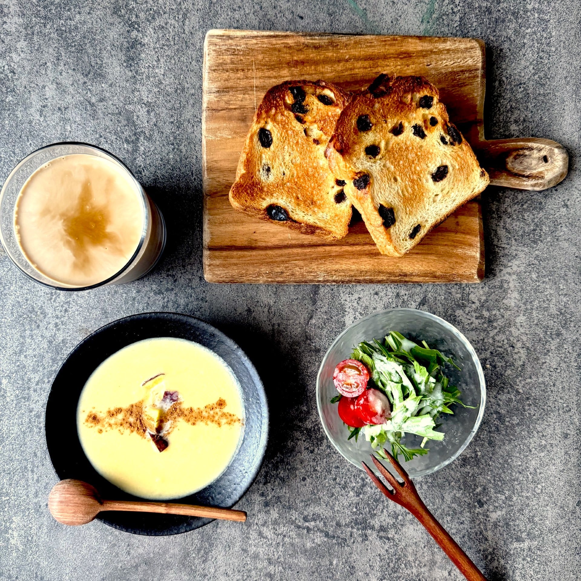 さつまいも 安納芋 安納芋のポタージュスープ レーズン食パン サラダ