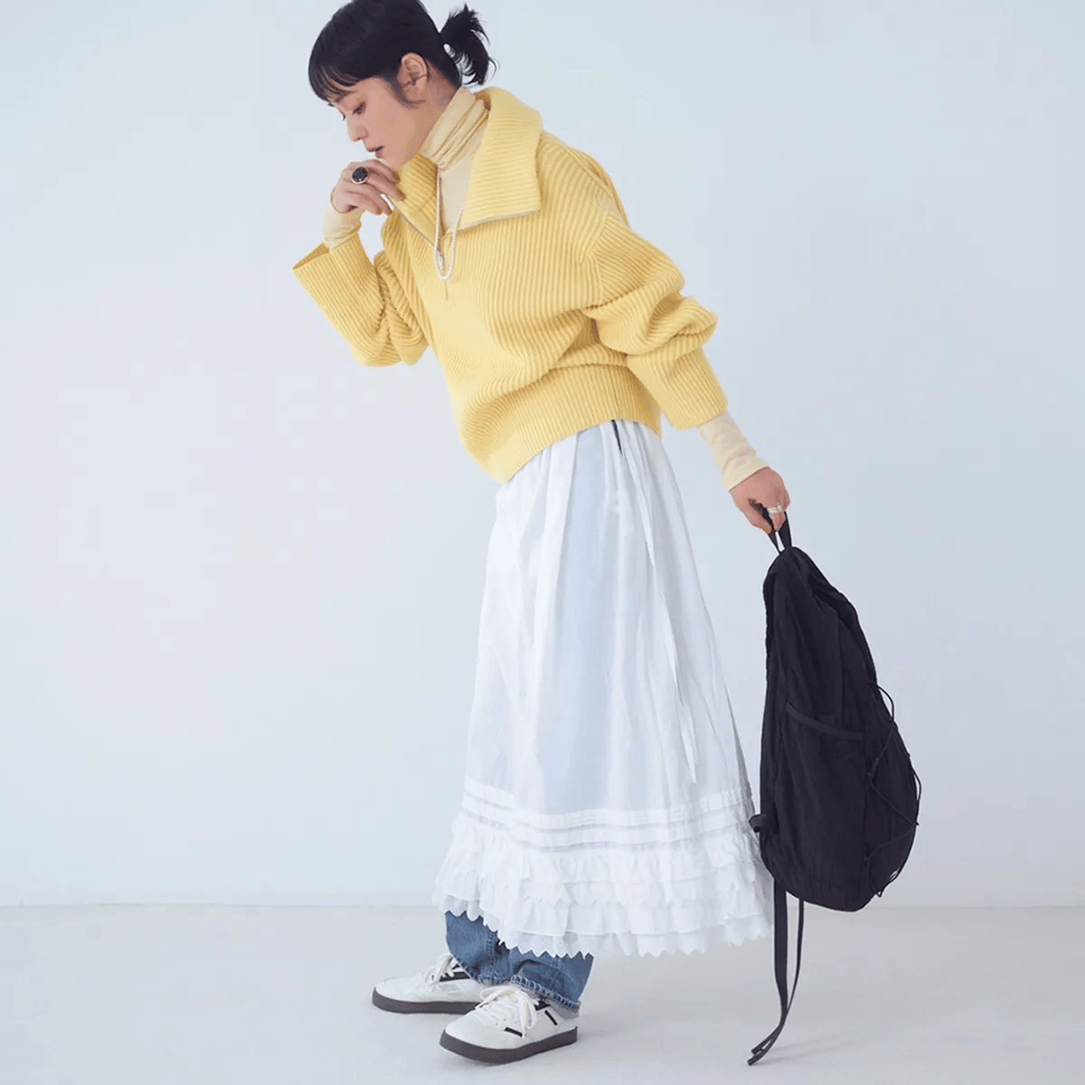 「イエローシアータートル×ハーフジップニット」のコーデ