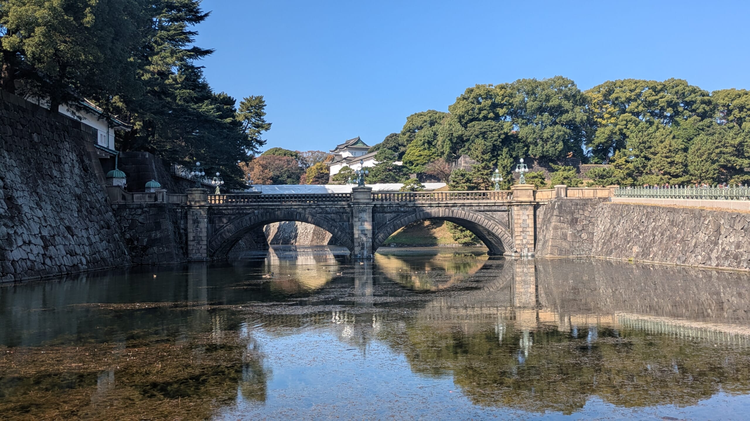 皇居外苑の二重橋とお掘り