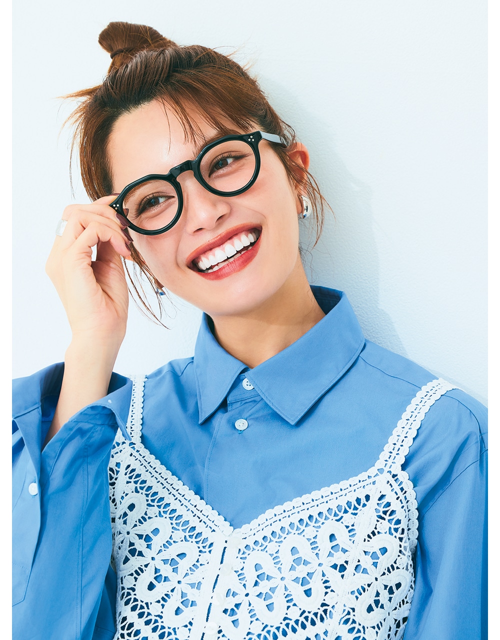 「メガネ」は太めフレームが万能です 垣内彩未さん