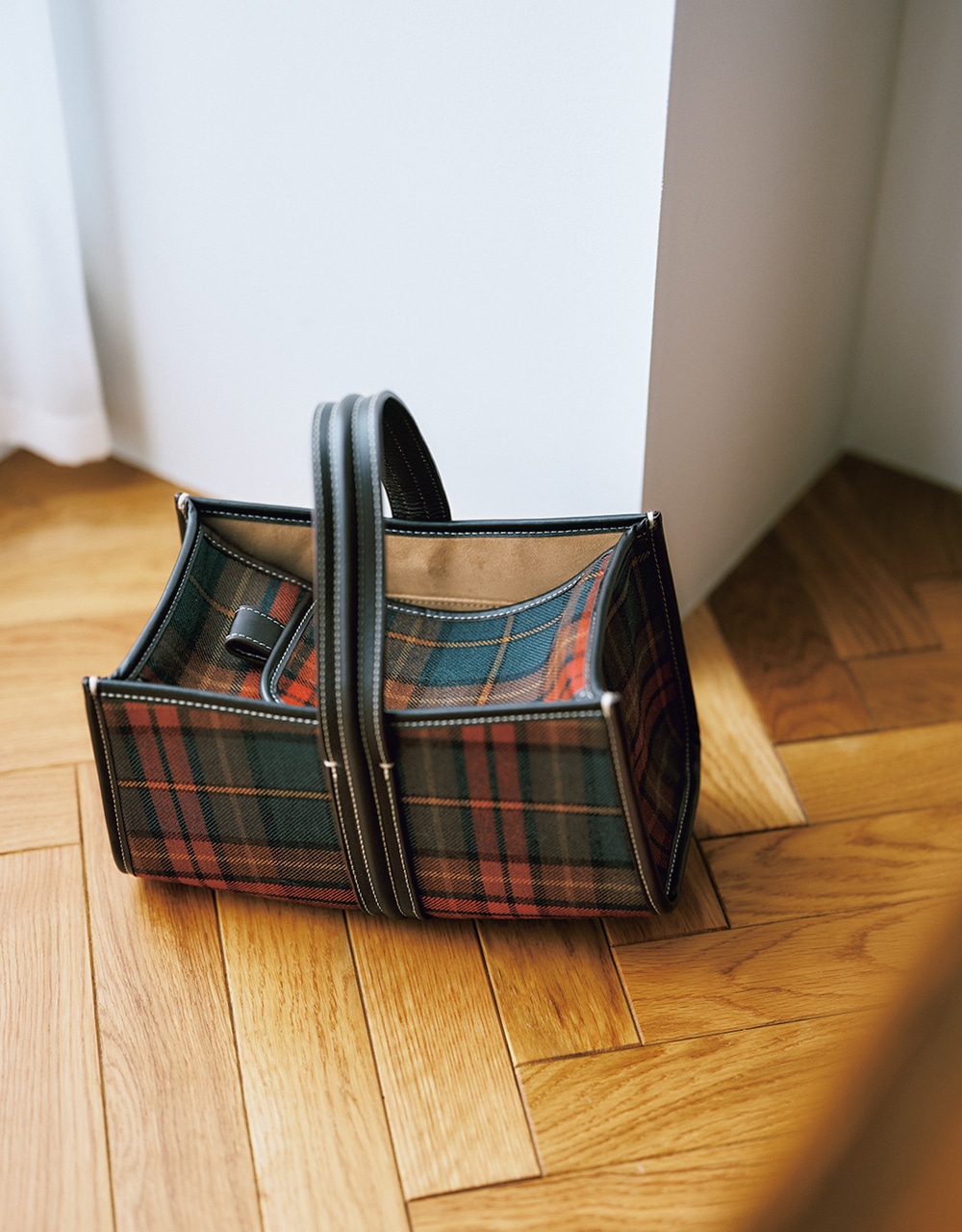 バッグ￥53900／リトルリーグ インク（エブール／ア ヴァケーション）