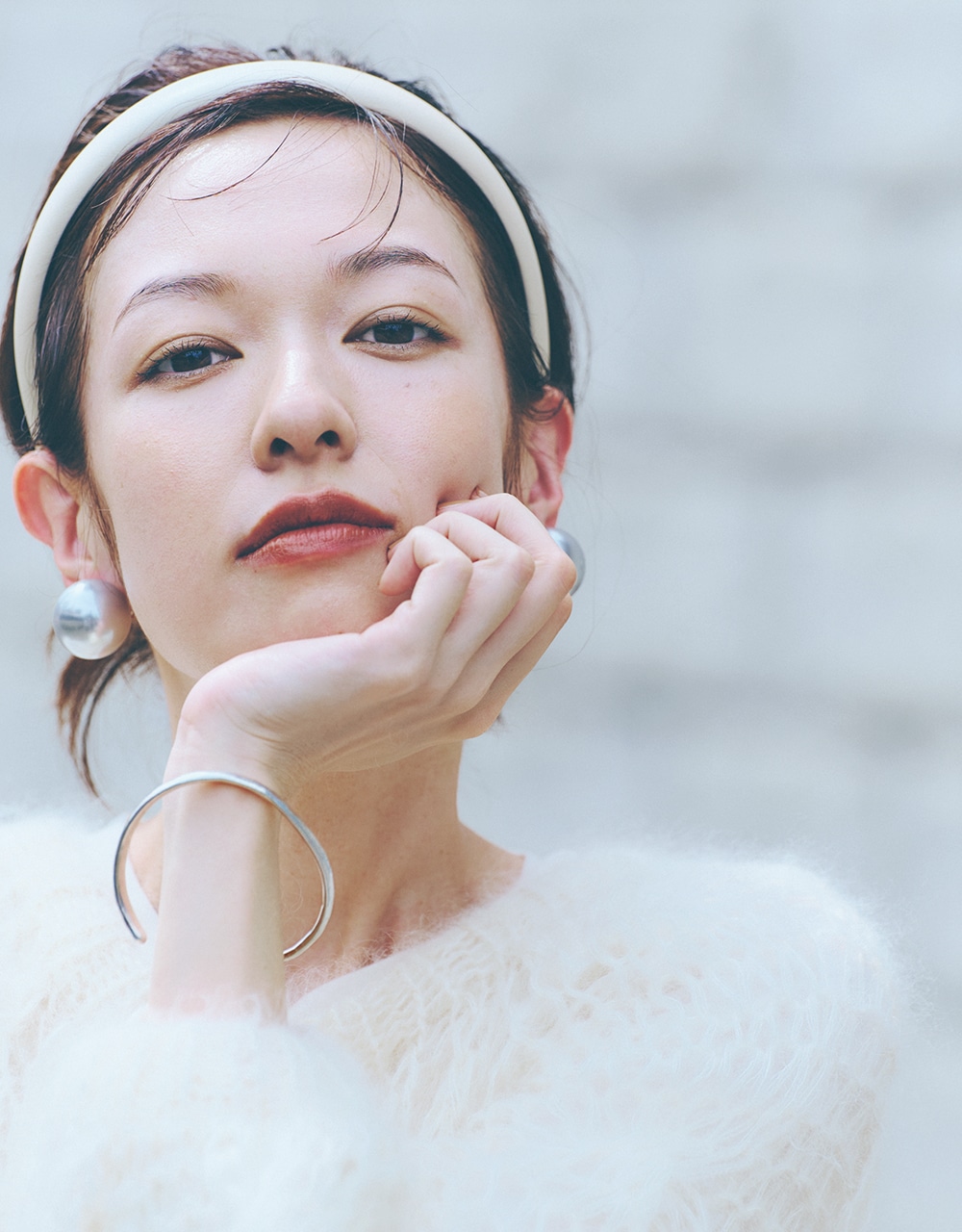 「カチューシャ」でまとめ髪が特別に 森絵梨佳