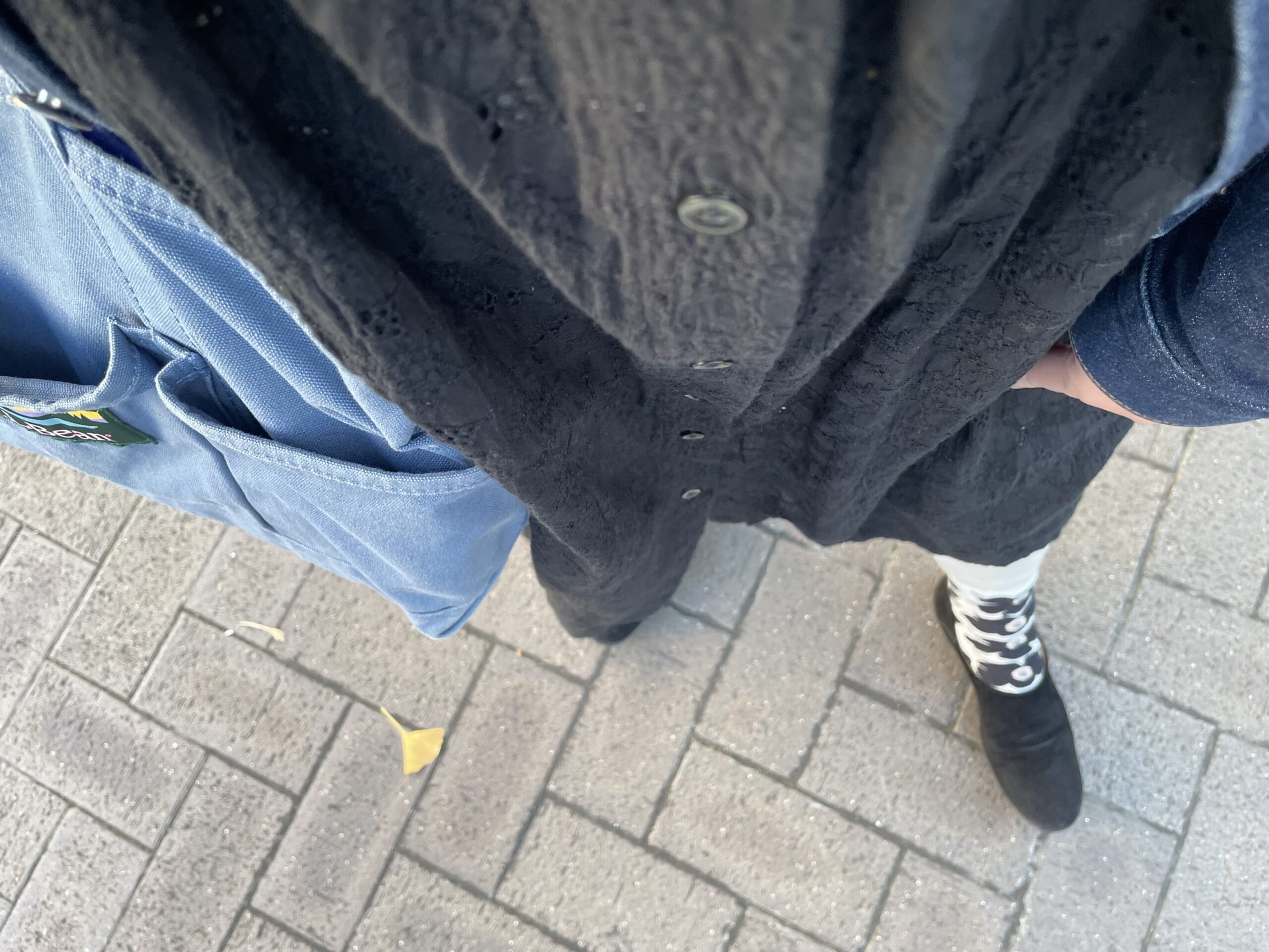 40代女性の2025年11月中旬コーデ、足元写真3