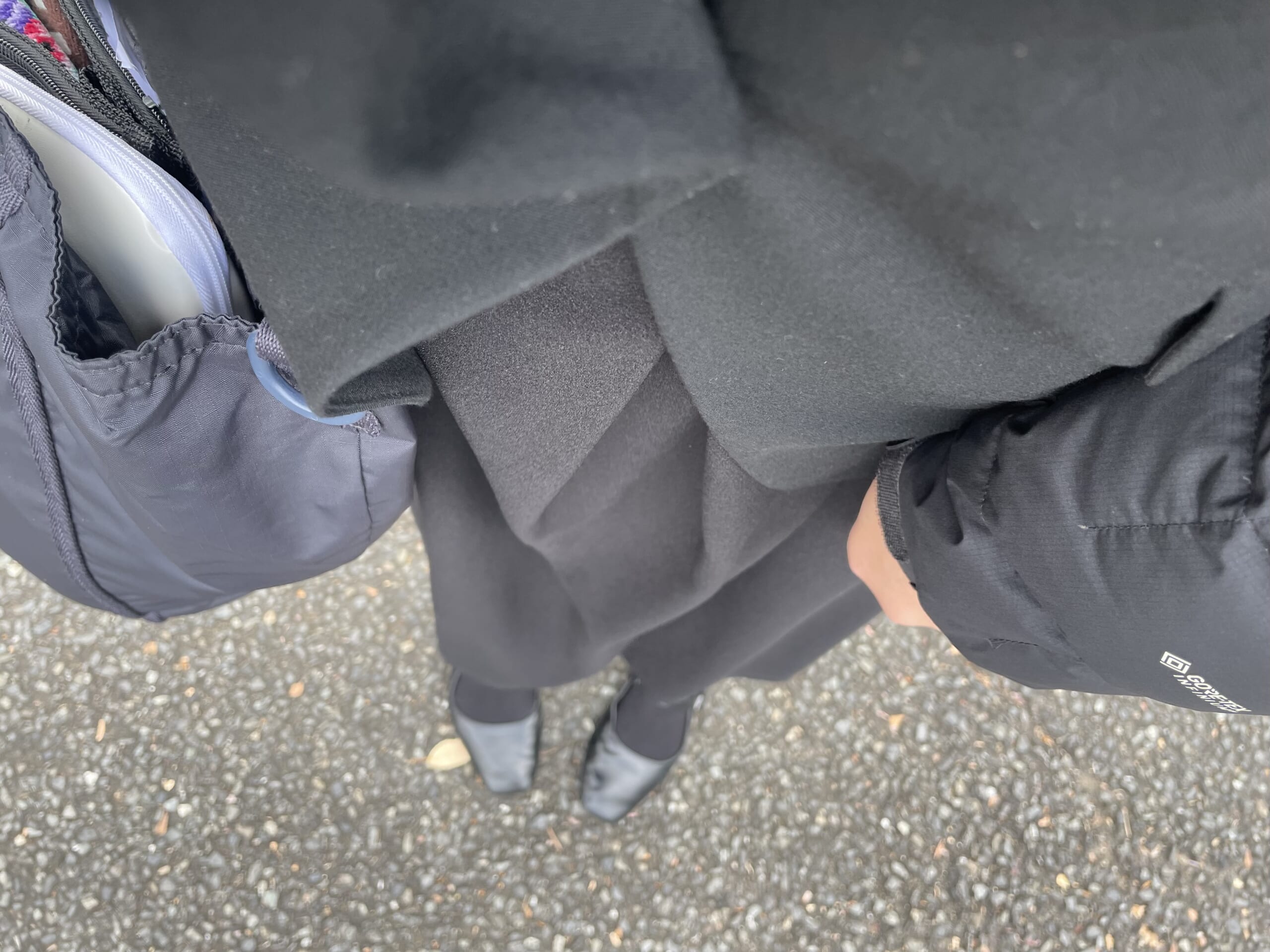 40代女性の2025年11月中旬コーデ、足元写真2